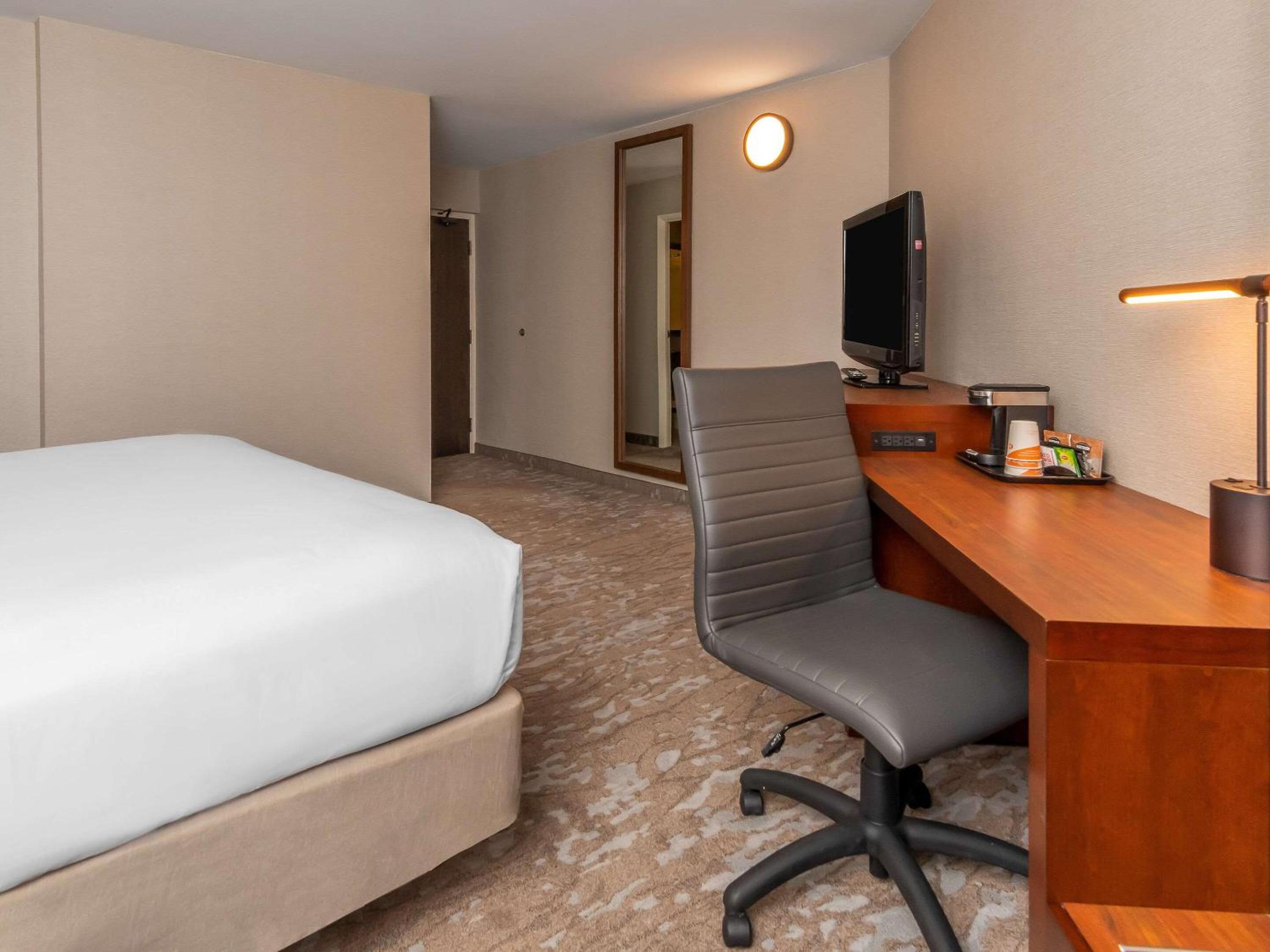 1 King Bed, Non-Smoking, 2nd floor