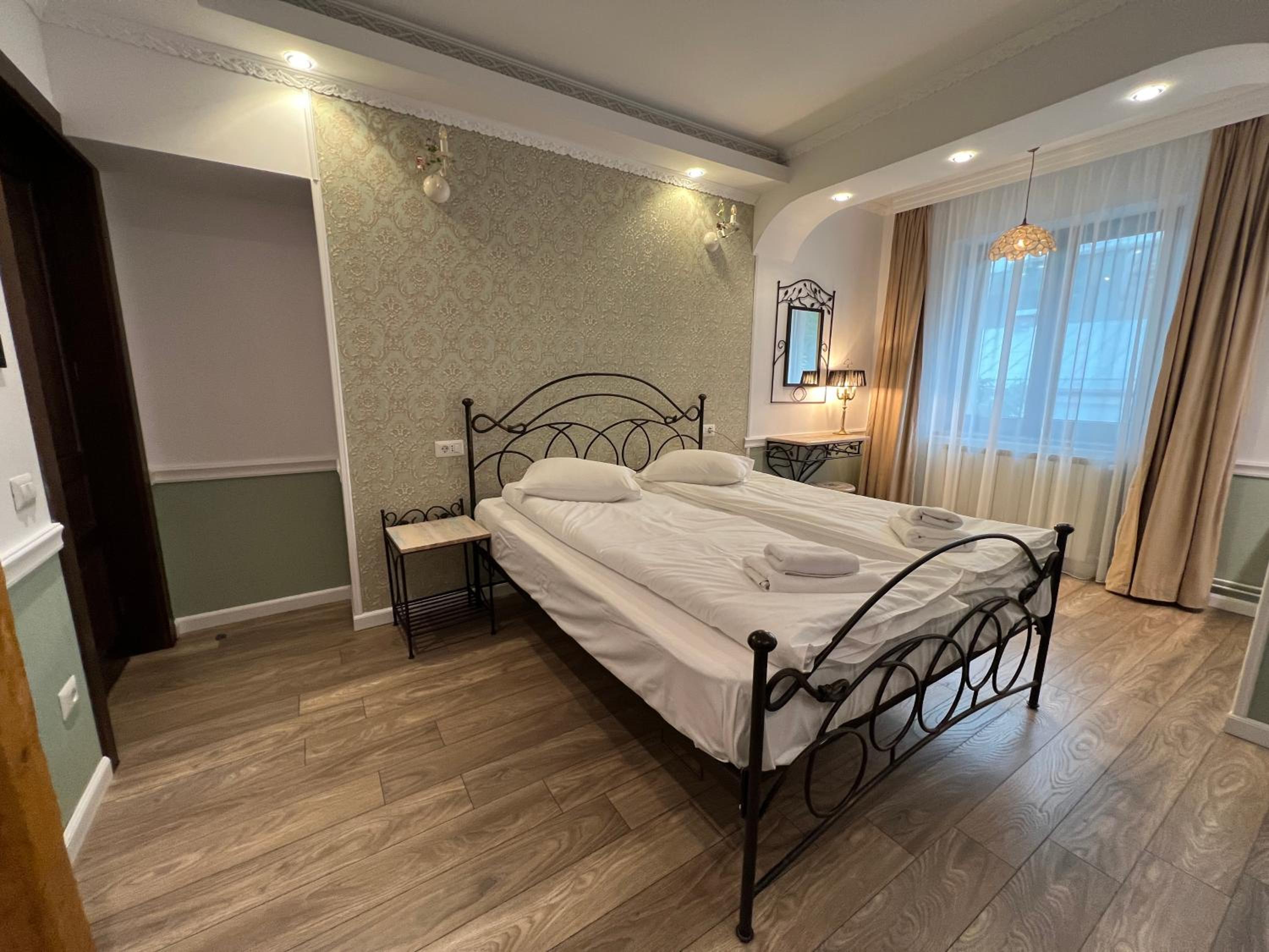 Deluxe Double Room - Photo 4