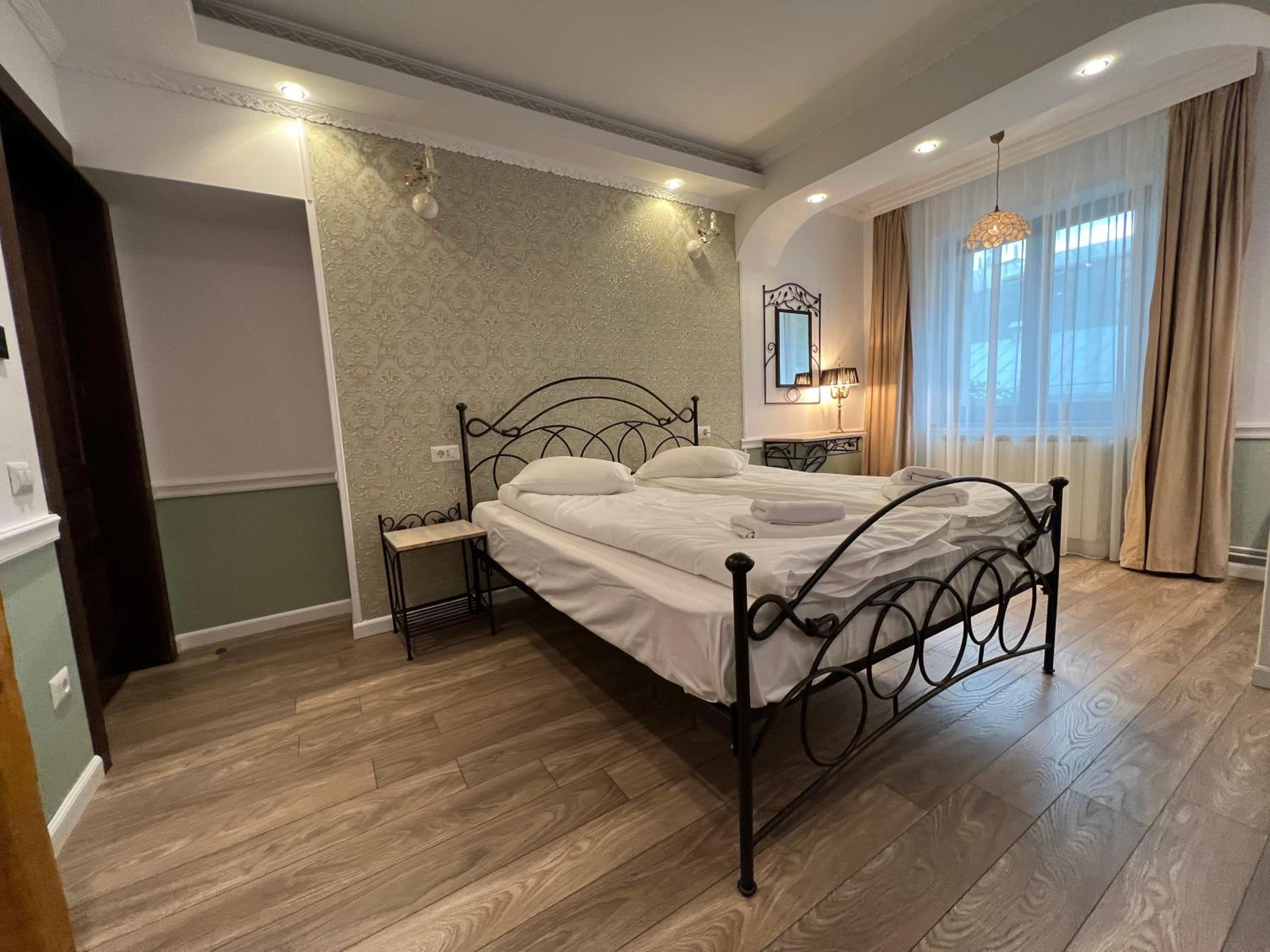 Deluxe Double Room - Photo 3