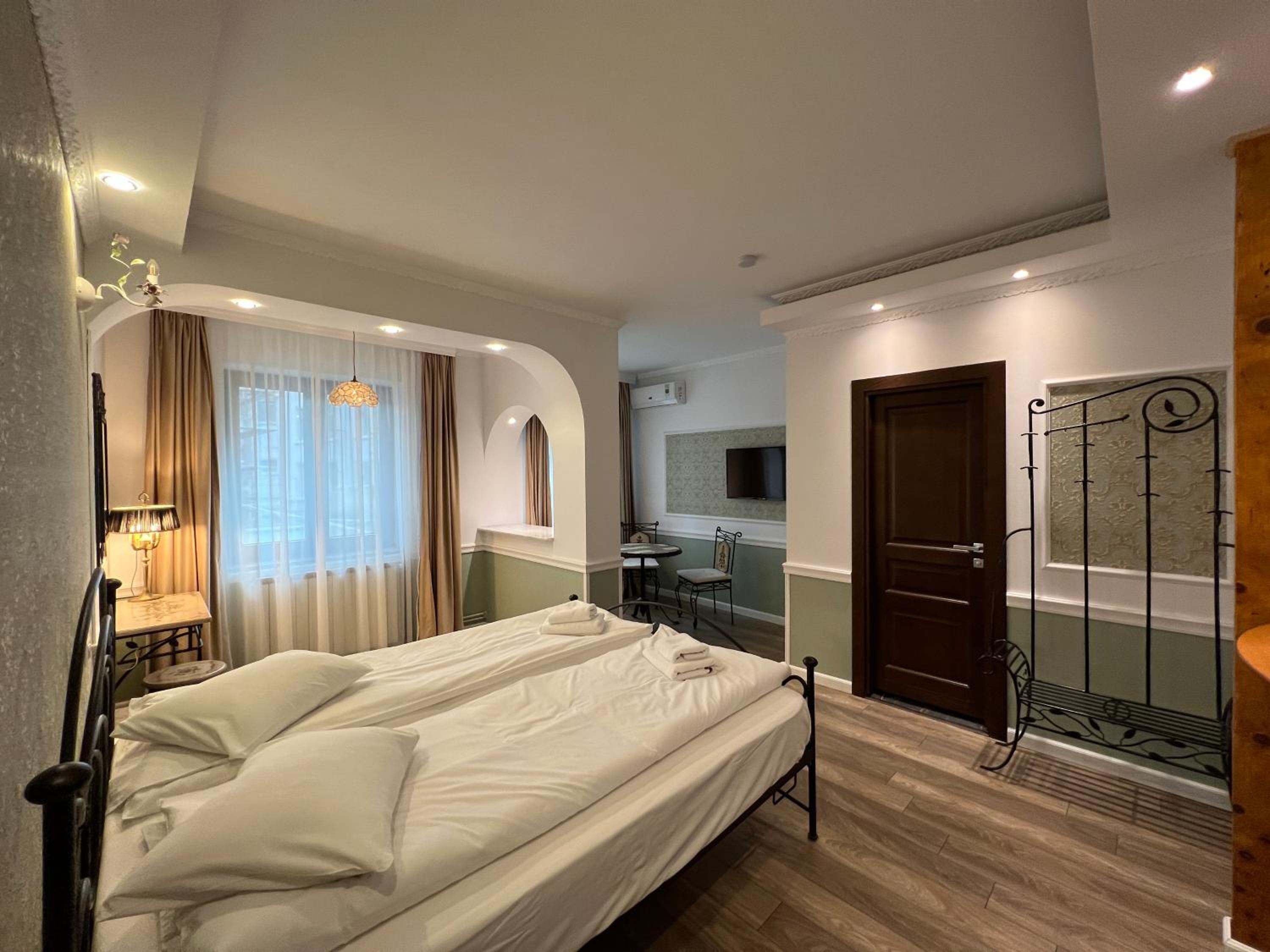 Deluxe Double Room - Photo 2