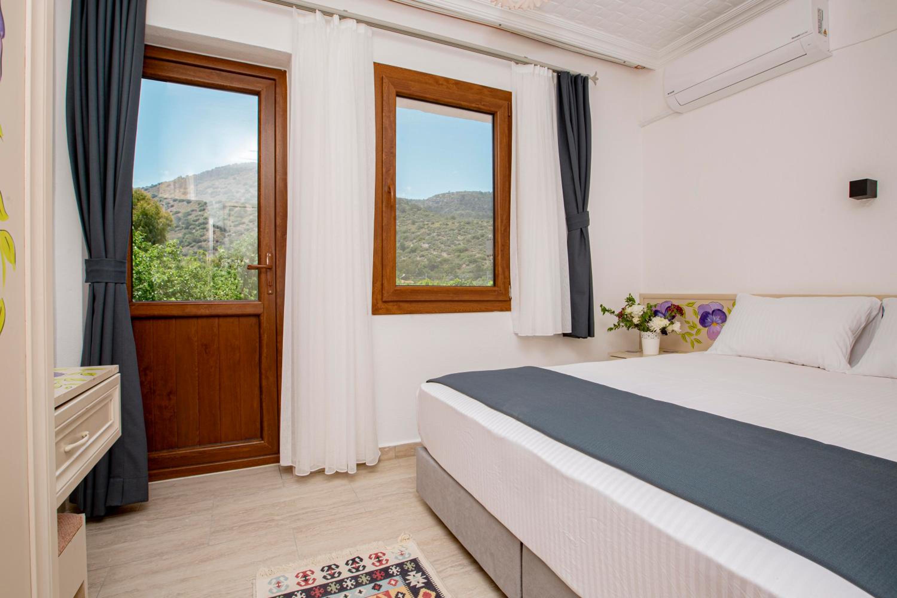 Suite - Photo 11