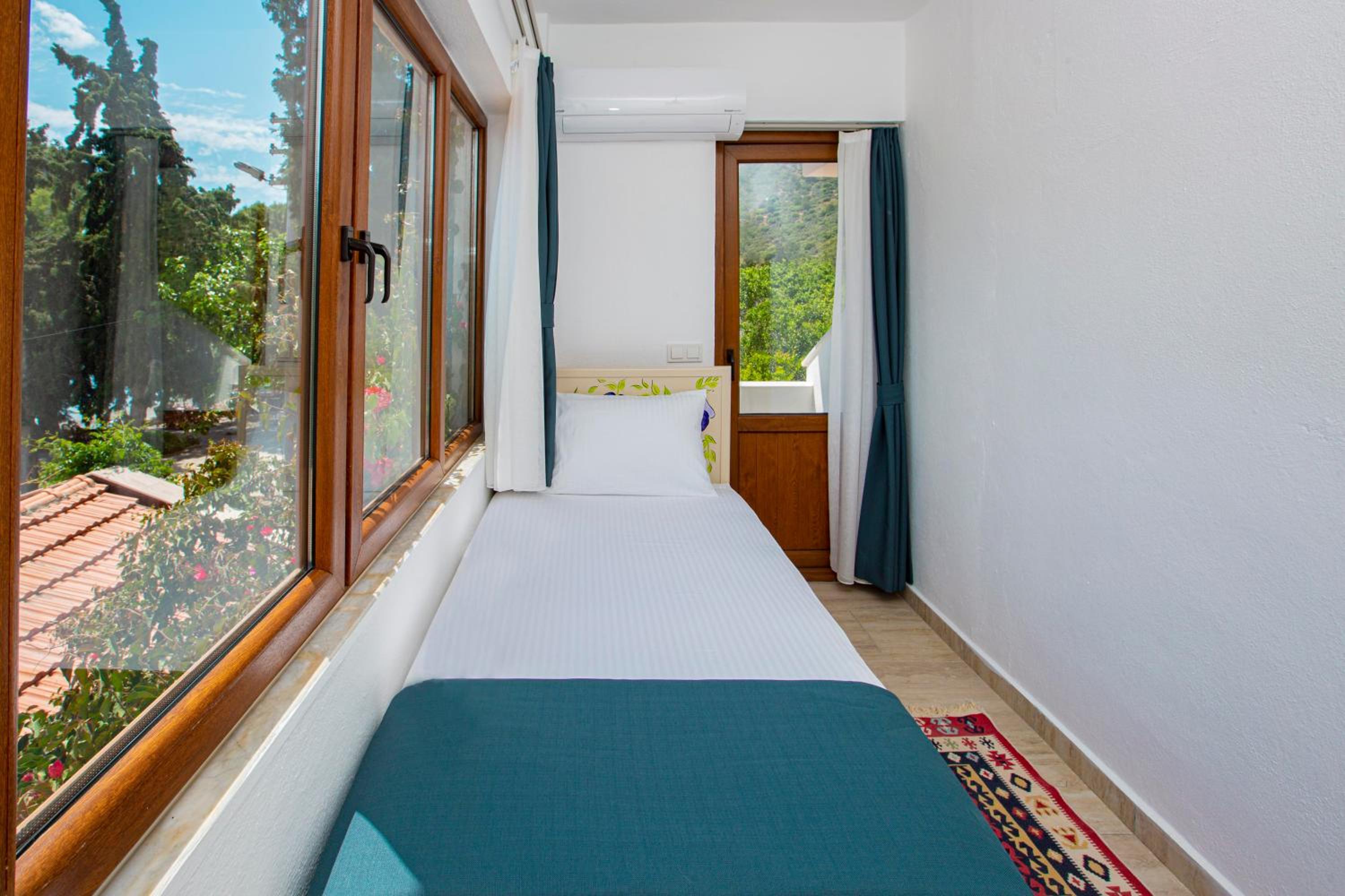 Suite - Photo 3