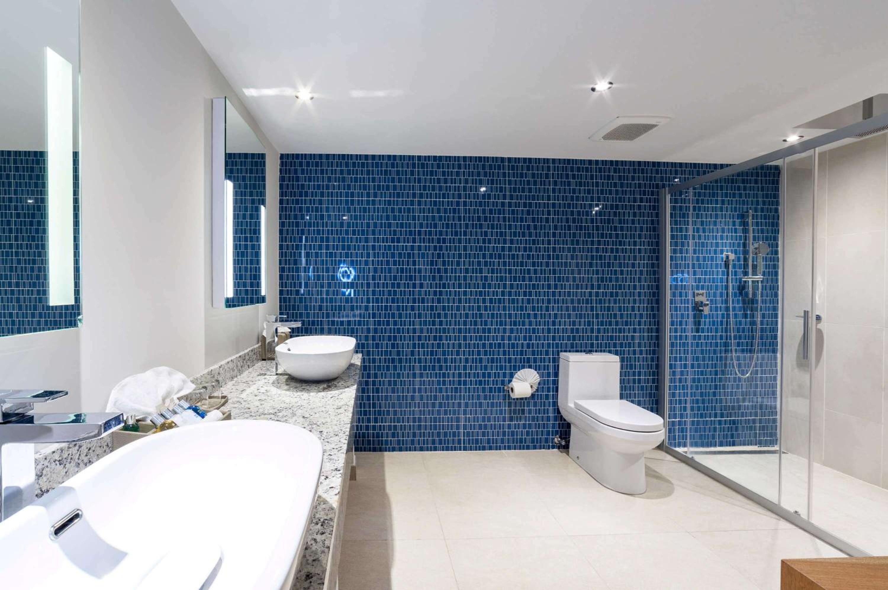 Deluxe Junior Suite thumbnail 6