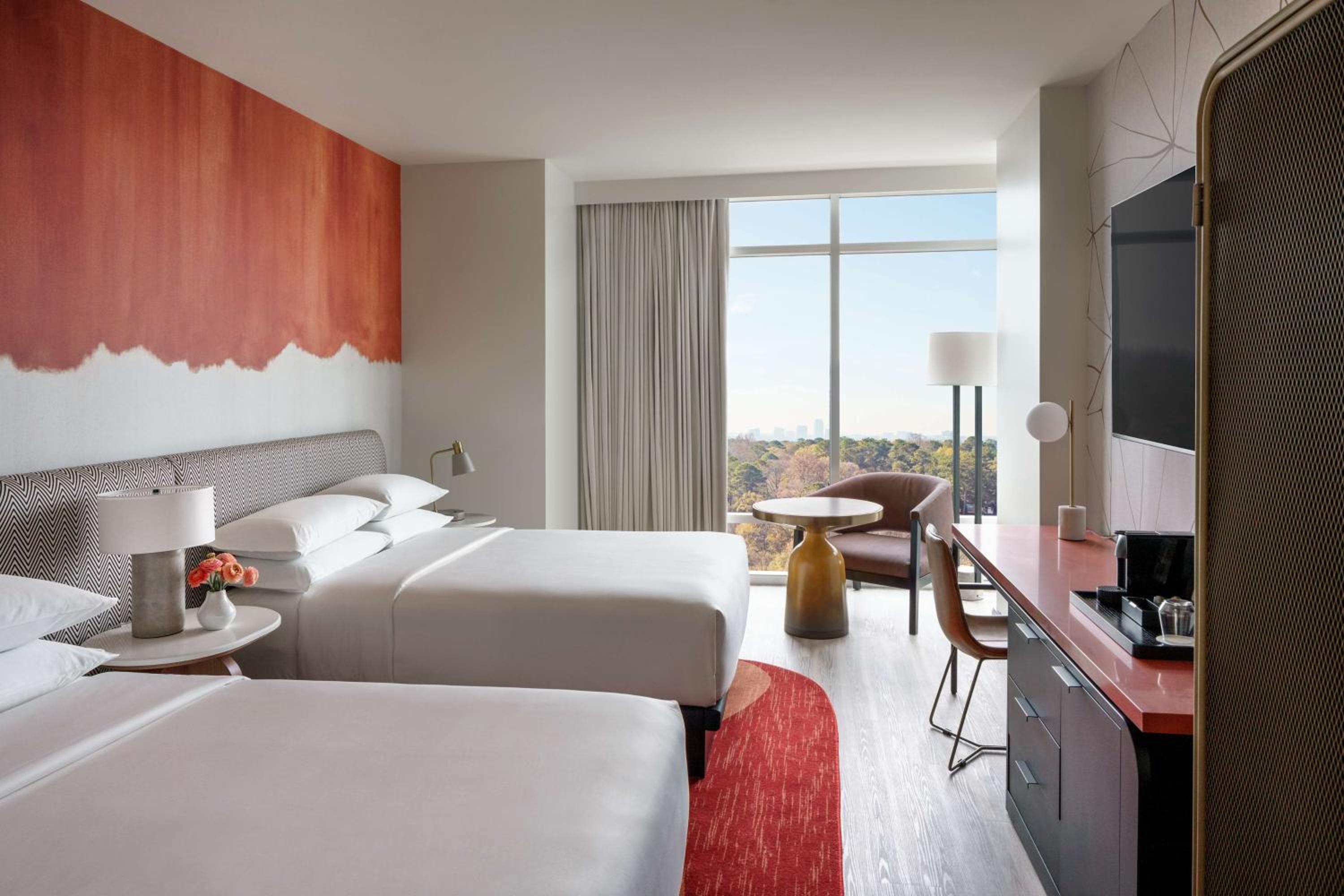 Queen Room with Two Queen Beds and City View - High Floor - Photo 2
