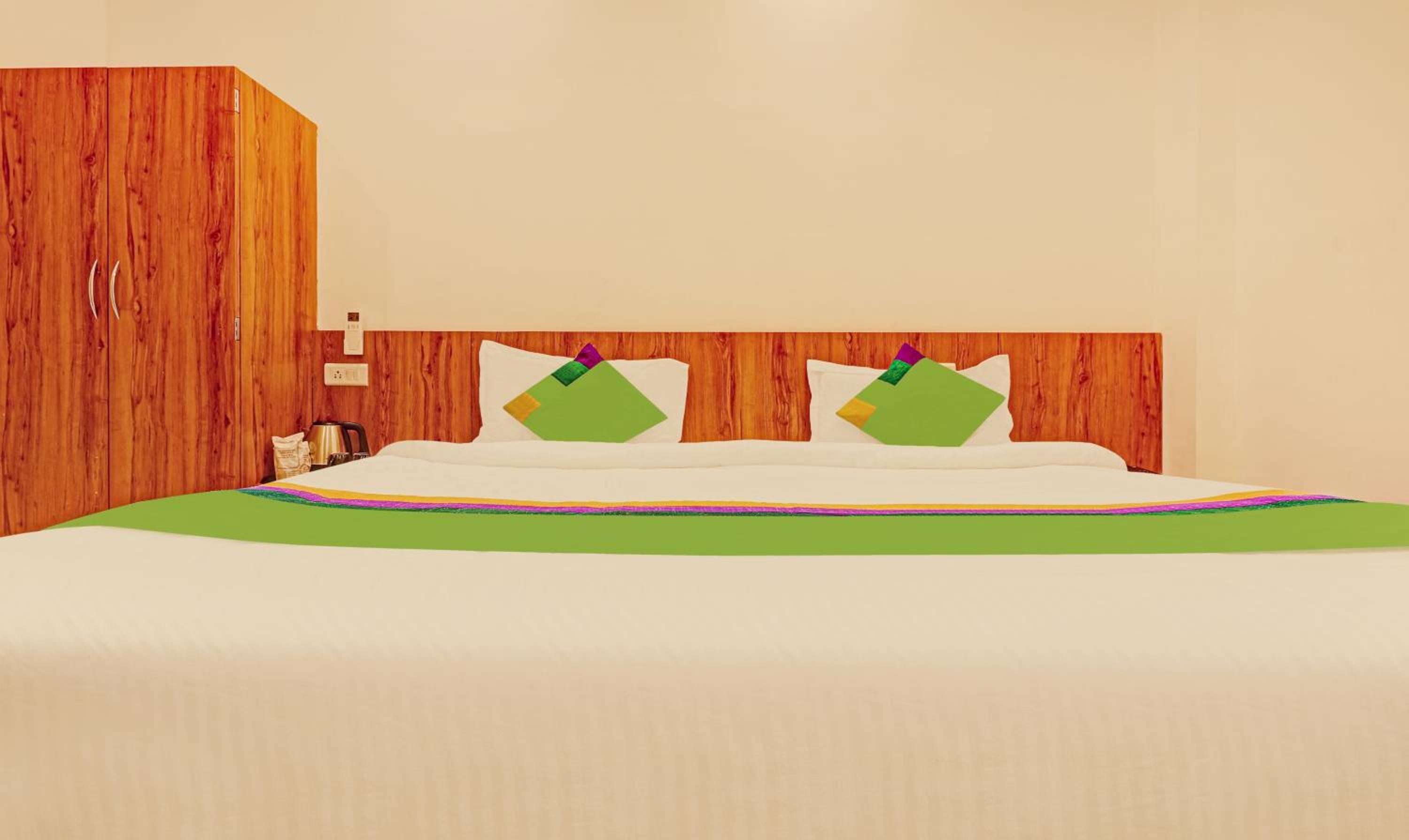 Standard Double Room - Photo 9