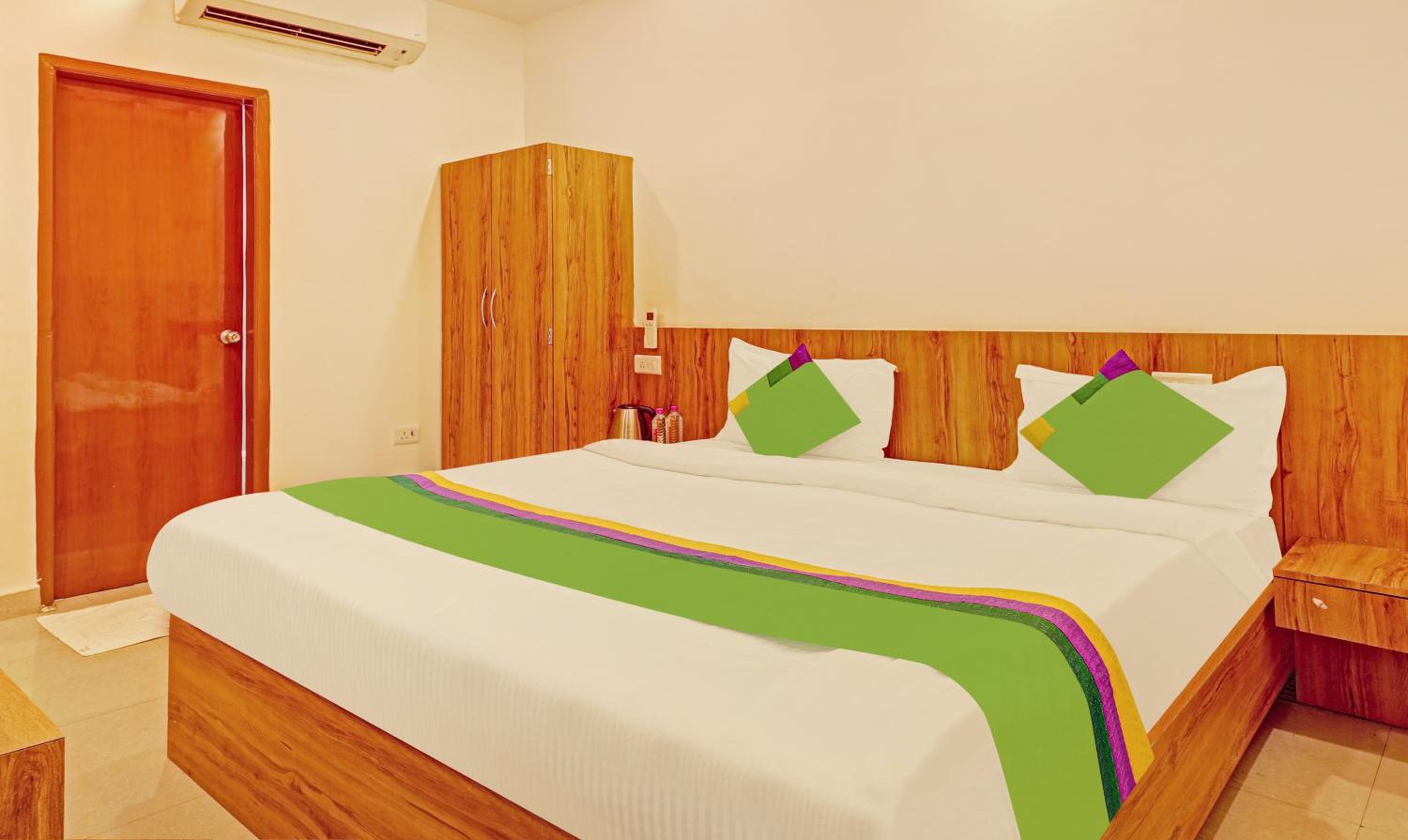 Standard Double Room - Photo 12