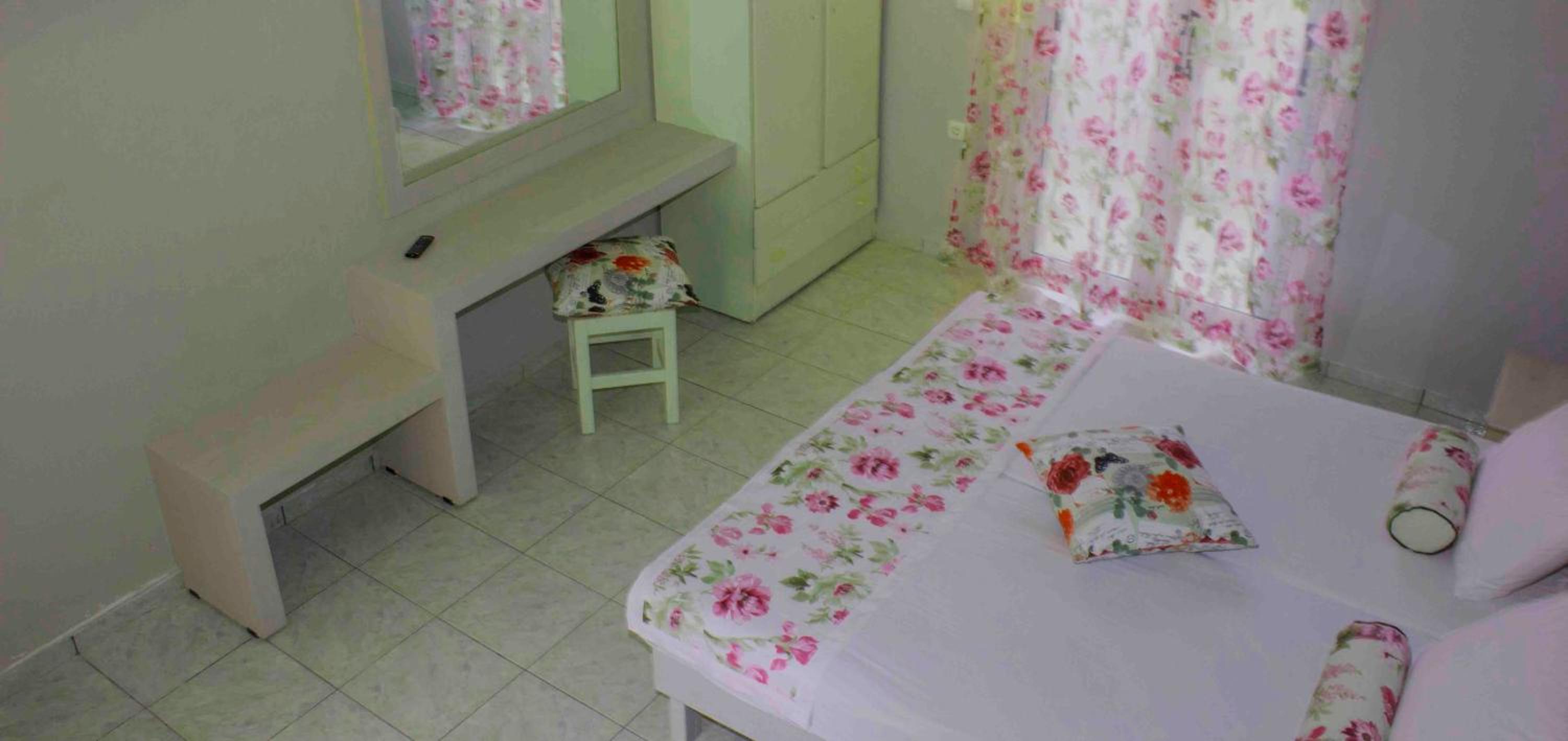 Budget Double Room photo 3