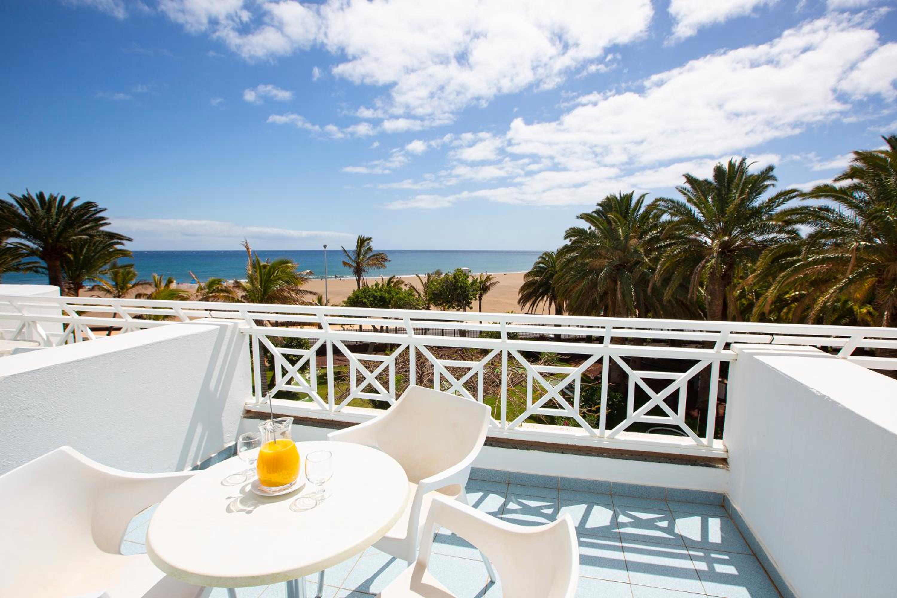 Double Room with Sea View - Photo 3