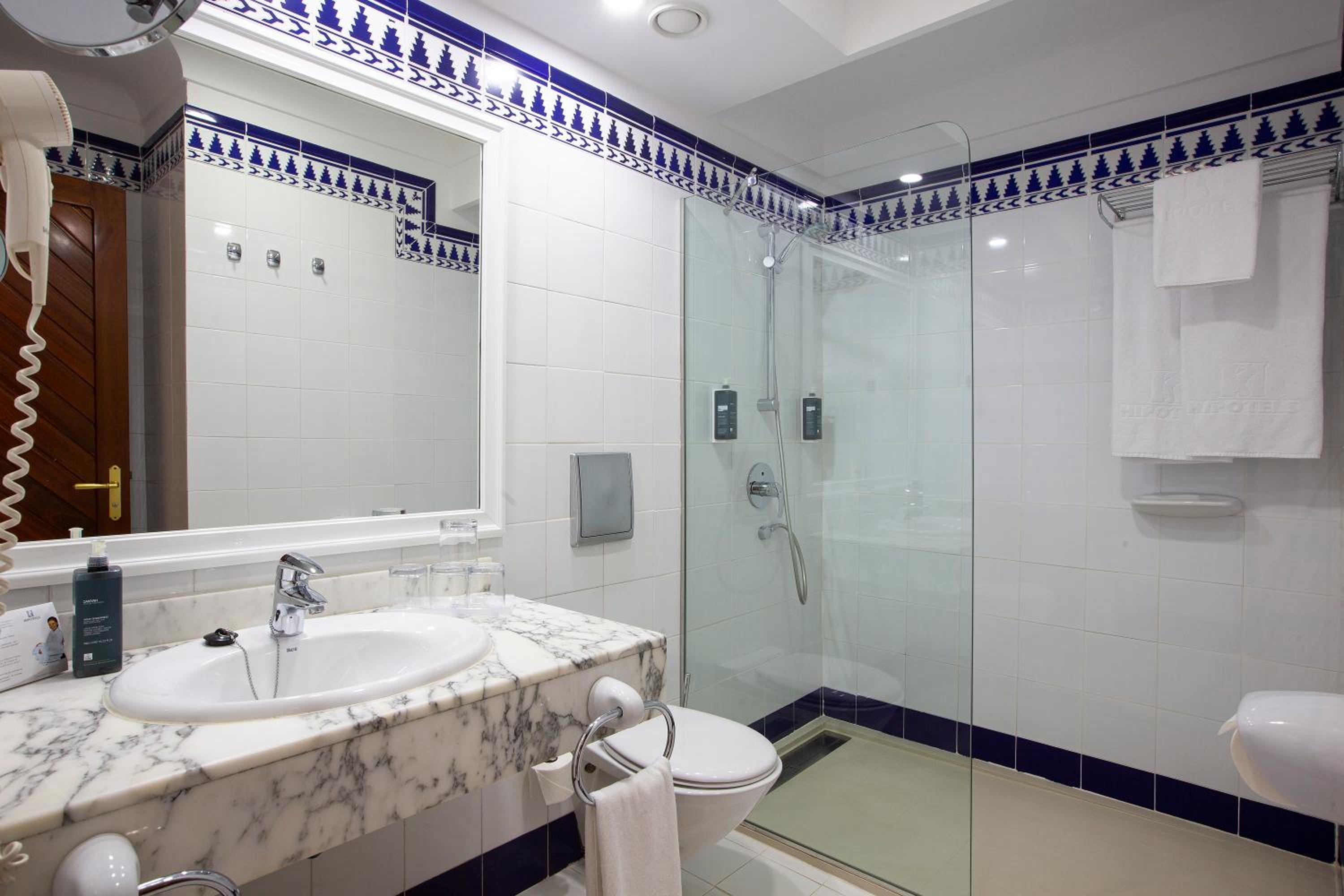 Double Room - Photo 5