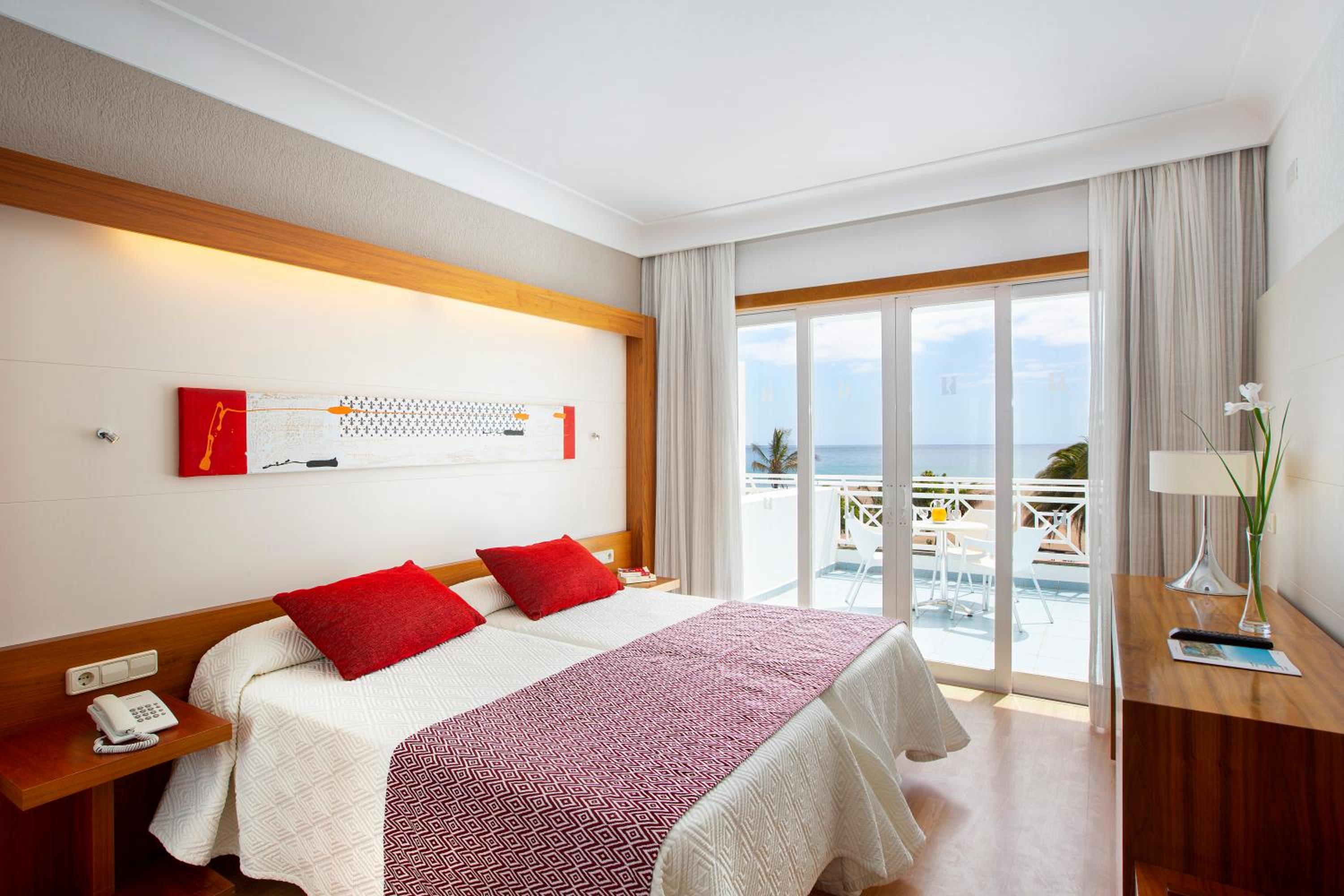 Double Room with Sea View - Photo 2