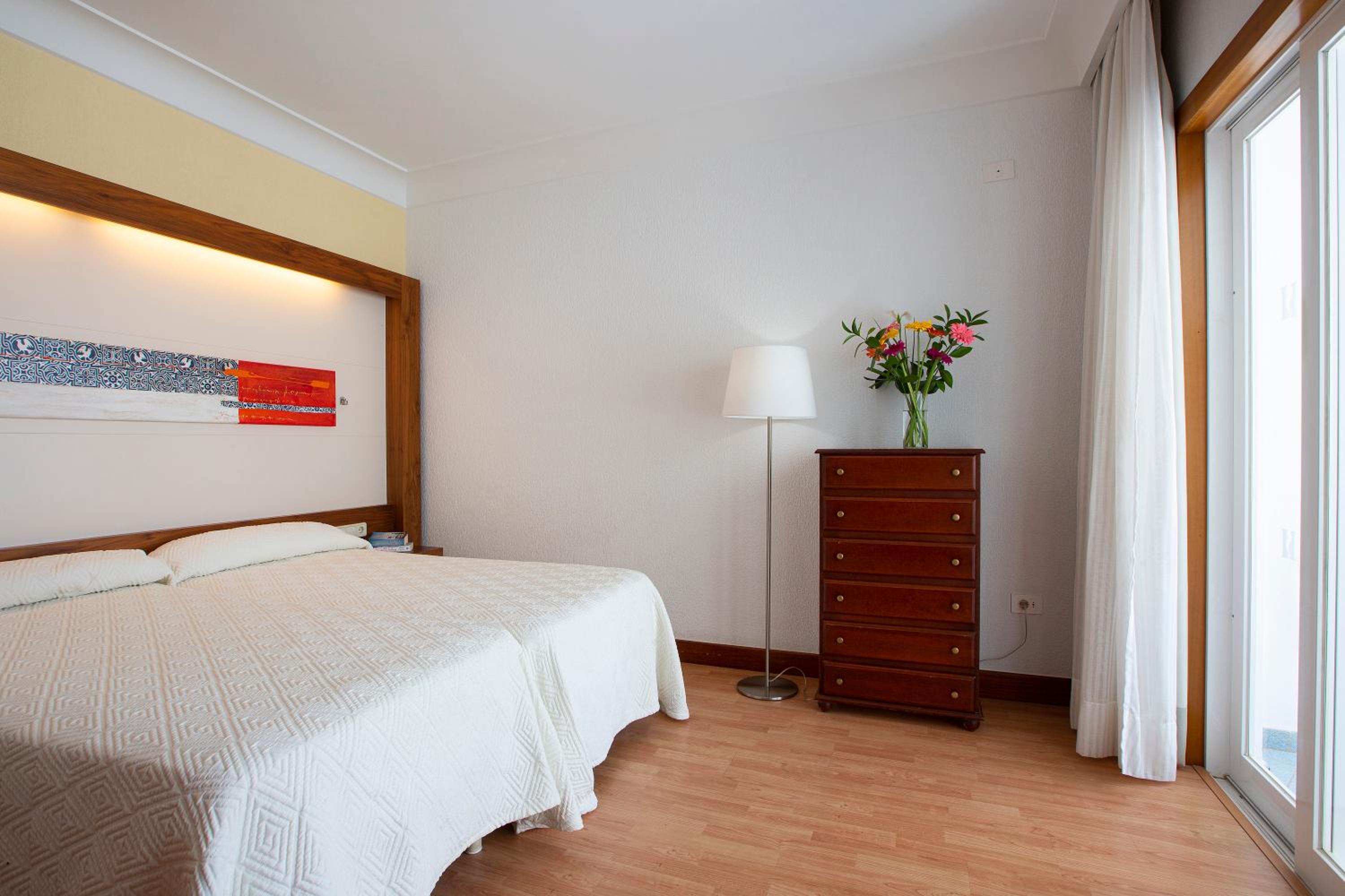 Junior Suite with Pool View - Photo 5