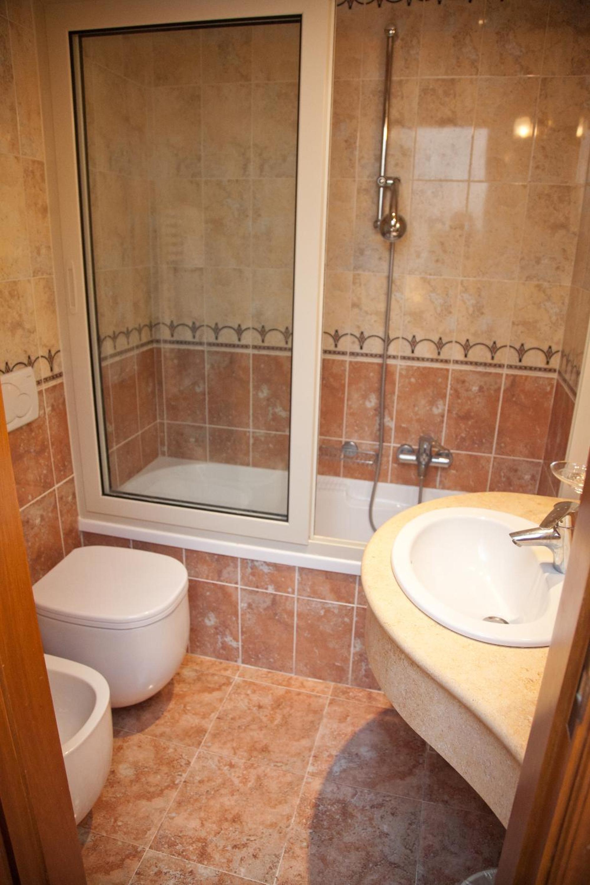 Double or Twin Room - Photo 3