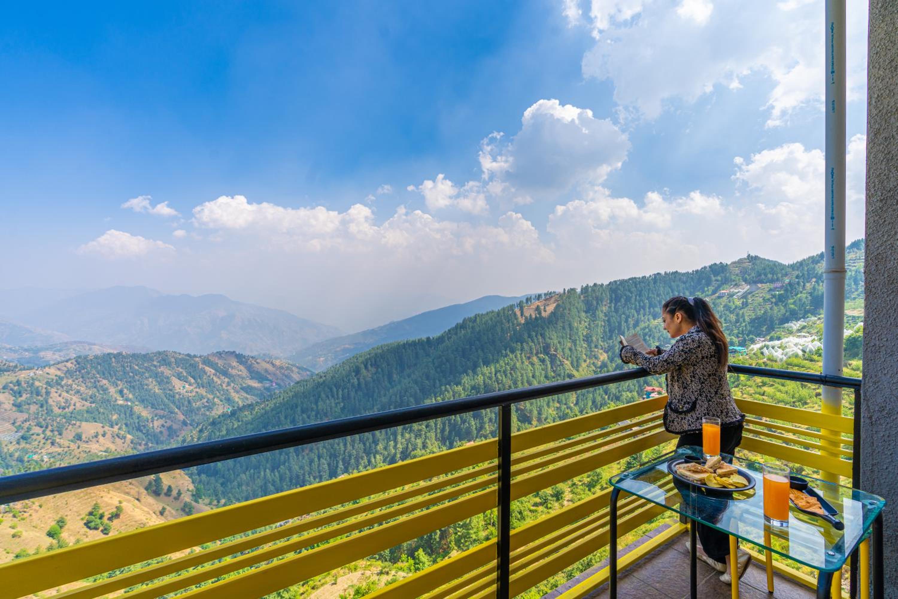 Deluxe Double Room with Balcony and Valley View - Photo 4