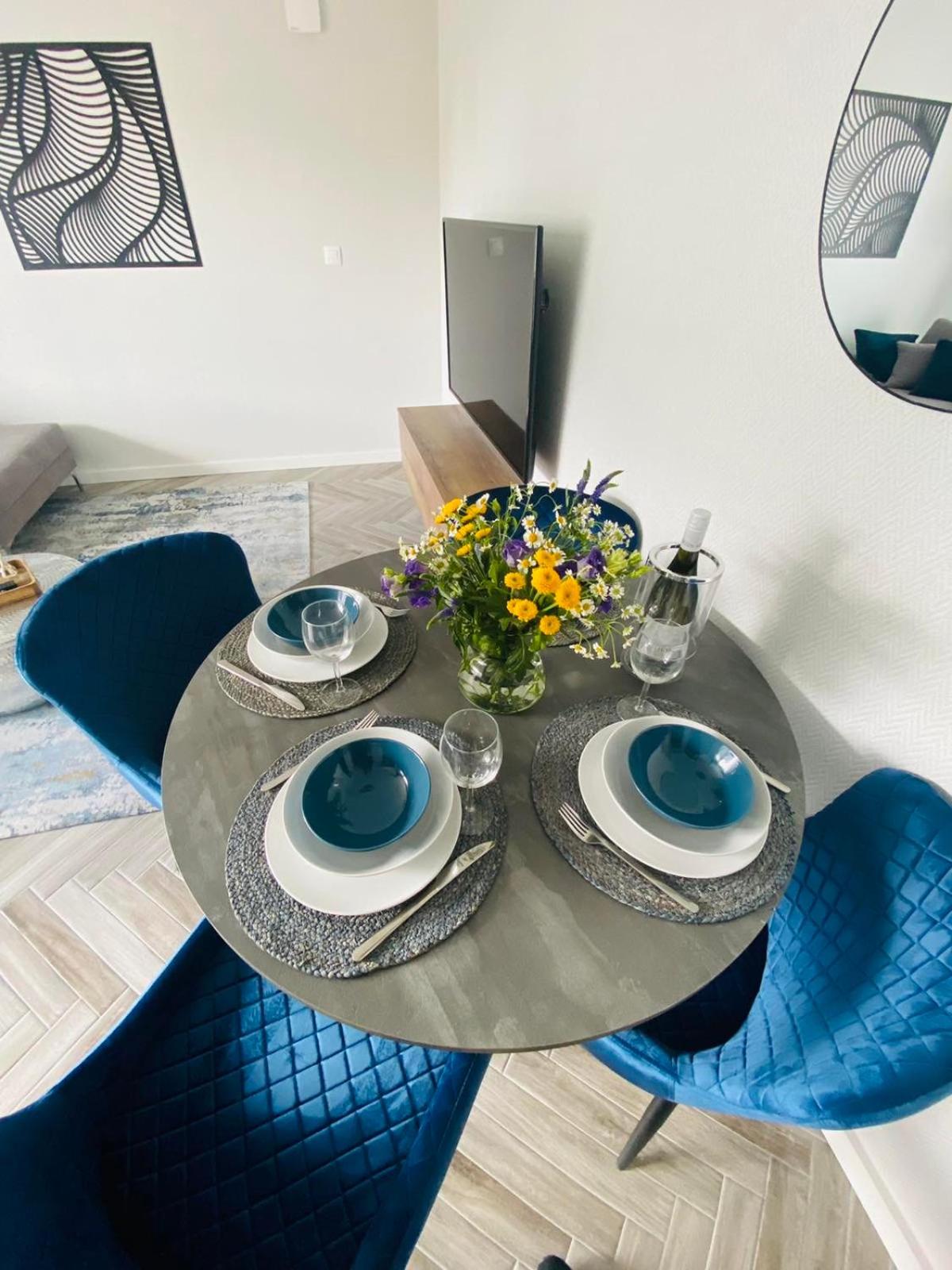 Apartment with Balcony - Photo 8