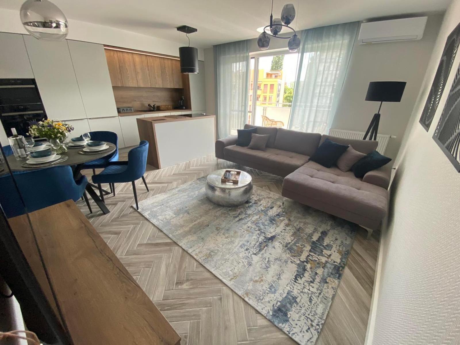 Apartment with Balcony - Photo 17