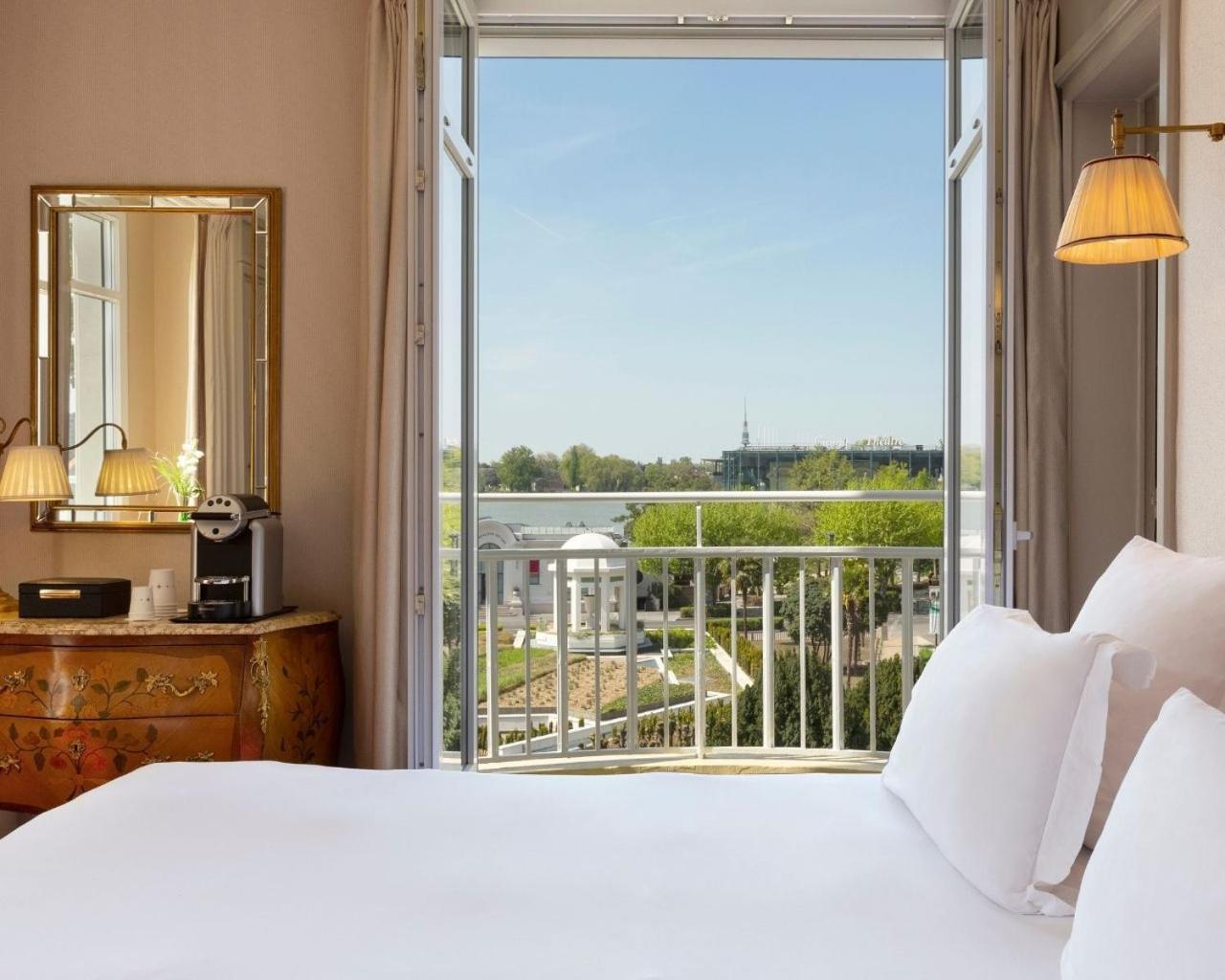 Chambre Deluxe avec Balcon et Accès au Casino et au Spa - Côté Lac Chambre Deluxe avec Balcon et Accès au Casino et au Spa - Côté Lac
