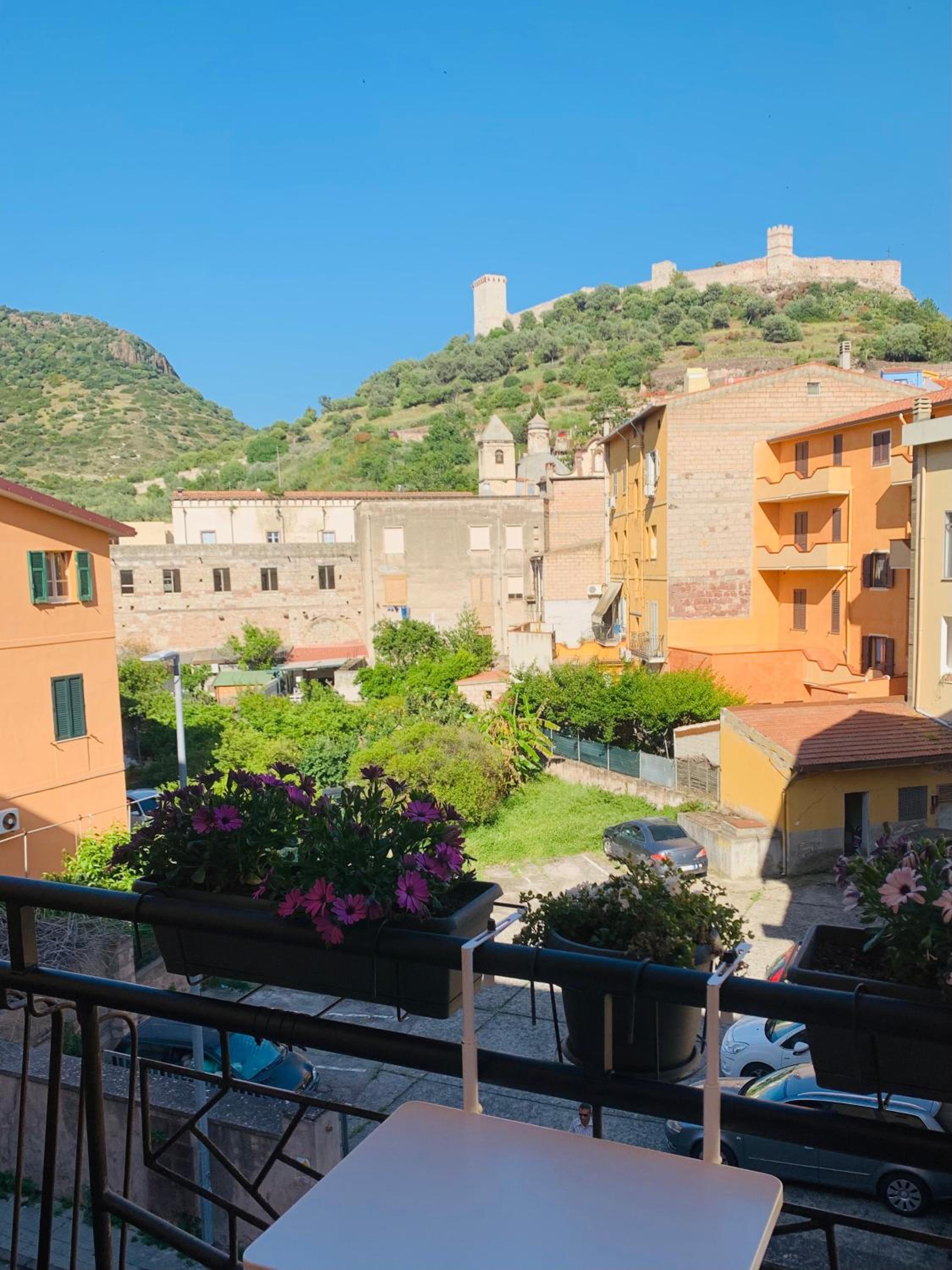 Double Room with Balcony - Photo 10