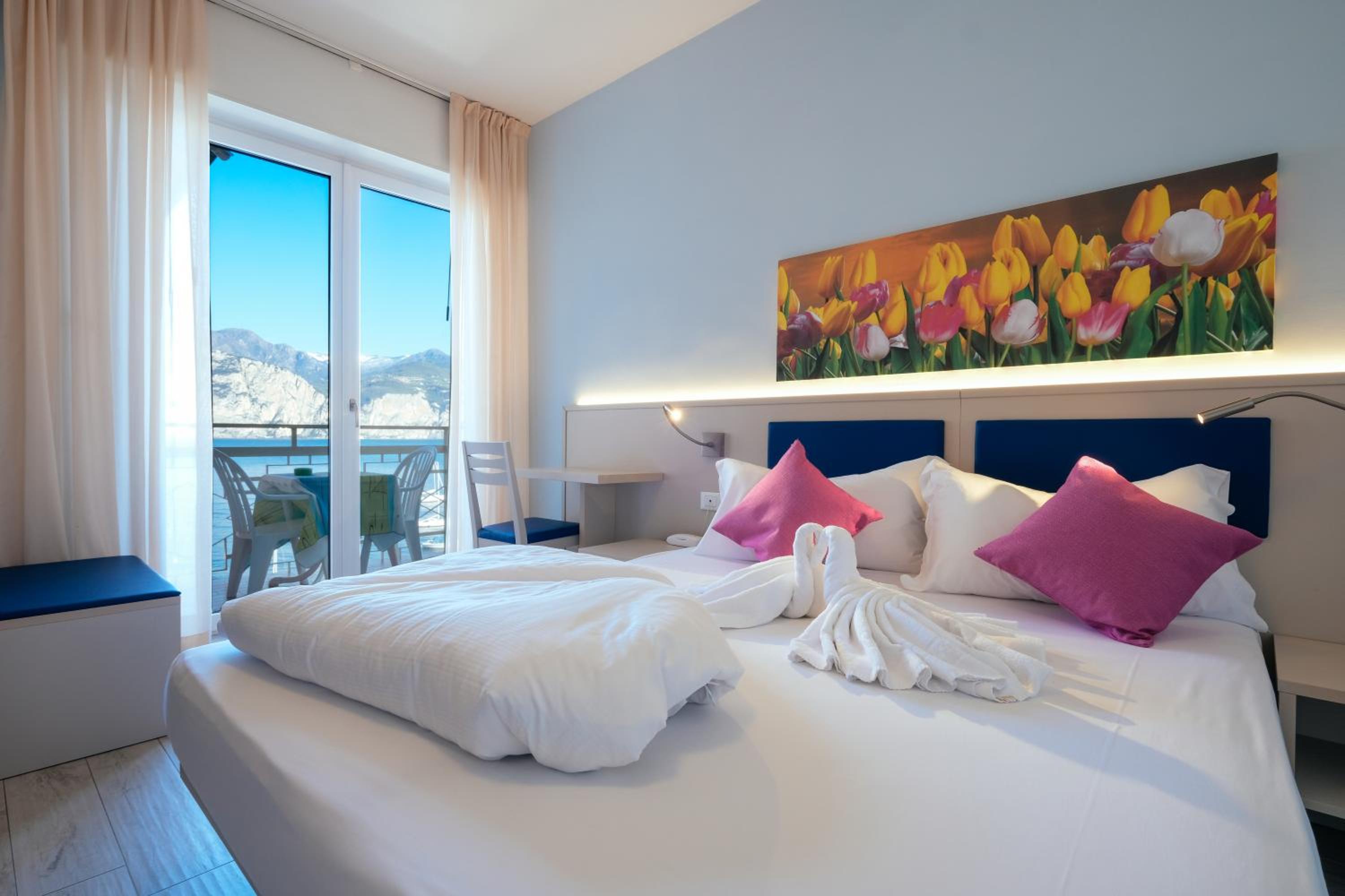 Superior Double Room with Balcony and Lake View