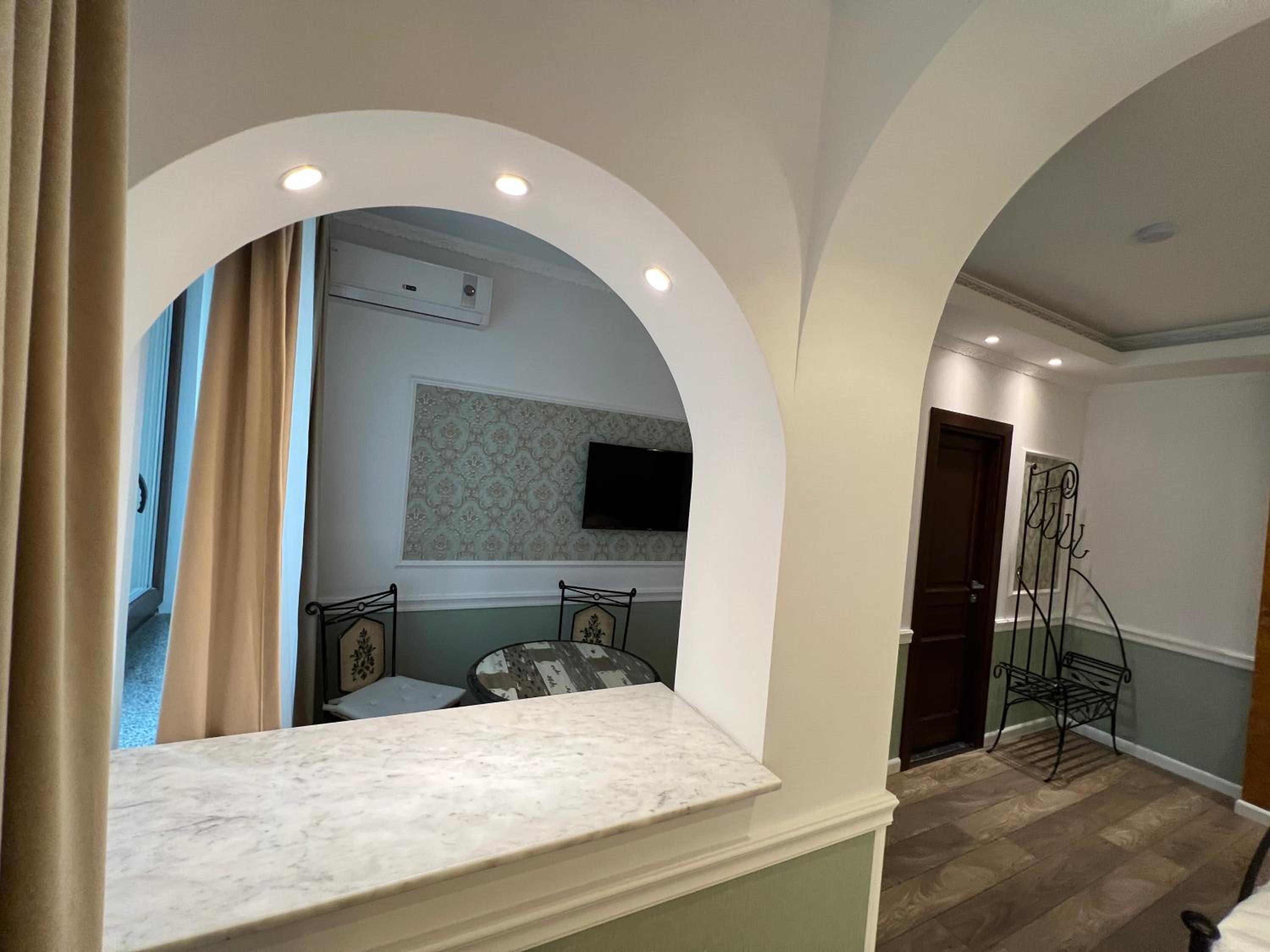 Deluxe Double Room - Photo 14