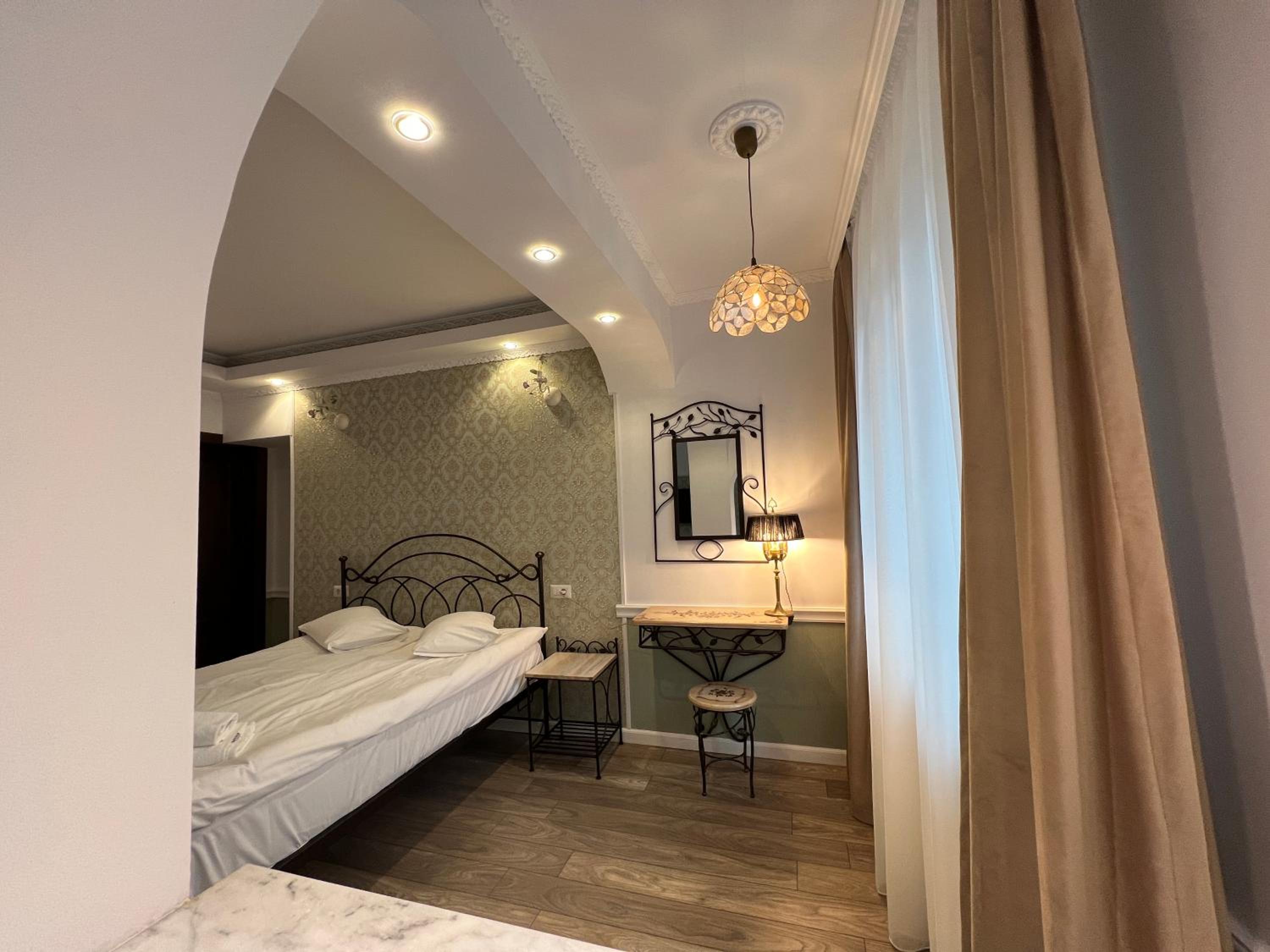 Deluxe Double Room - Photo 12
