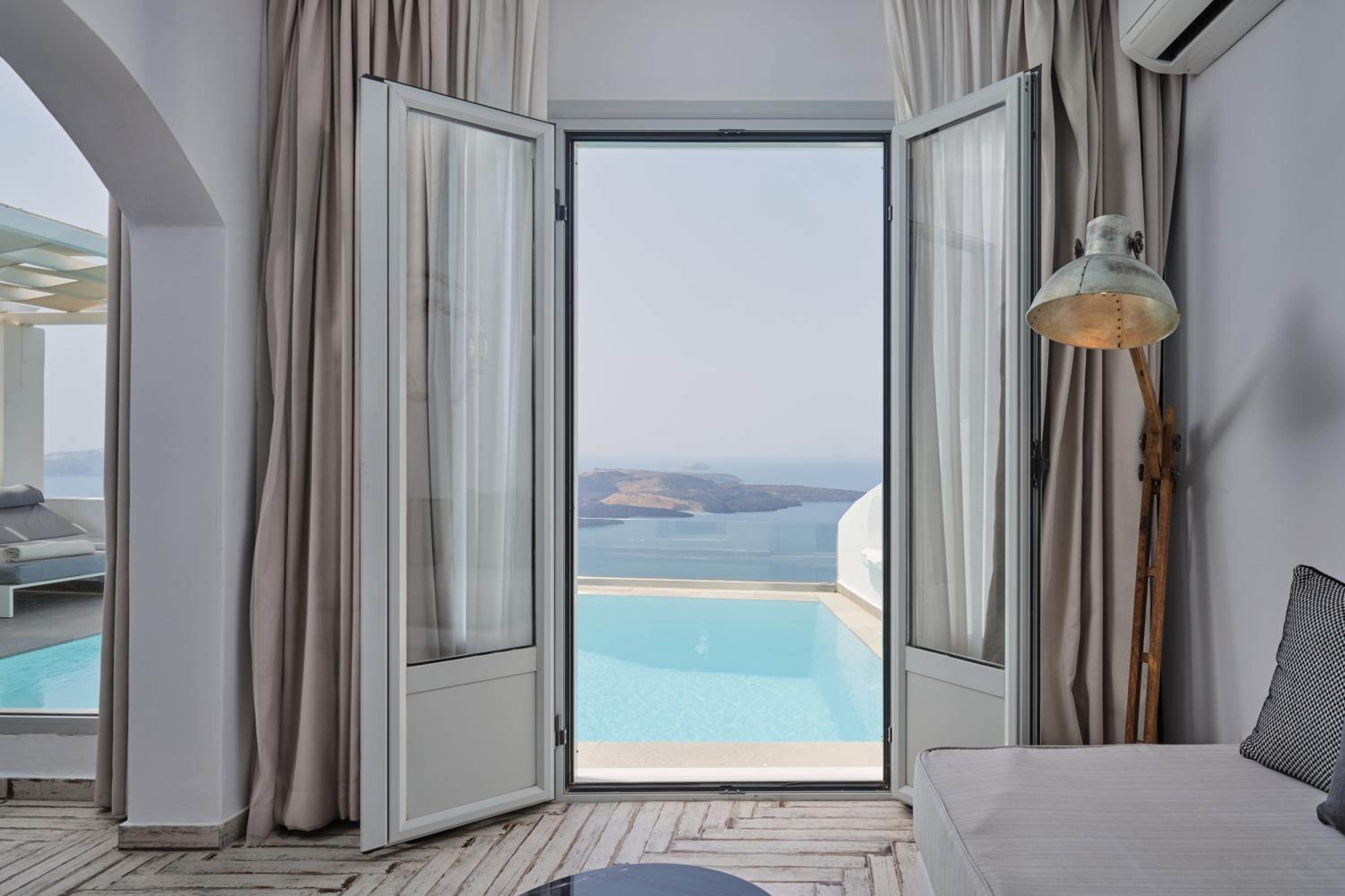 Sunset Suite with Private Pool - Sea and Caldera View - Photo 4