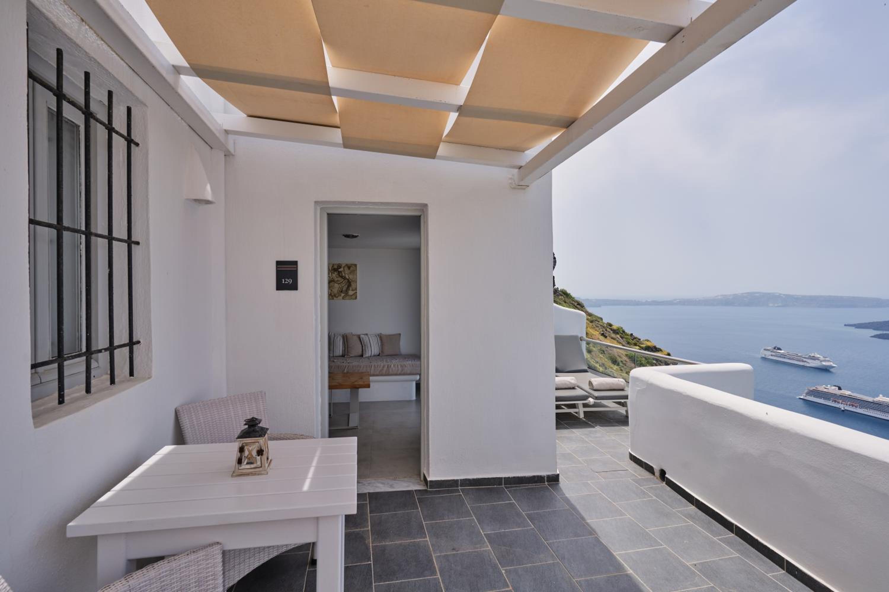 Junior Suite with Caldera View - Photo 2