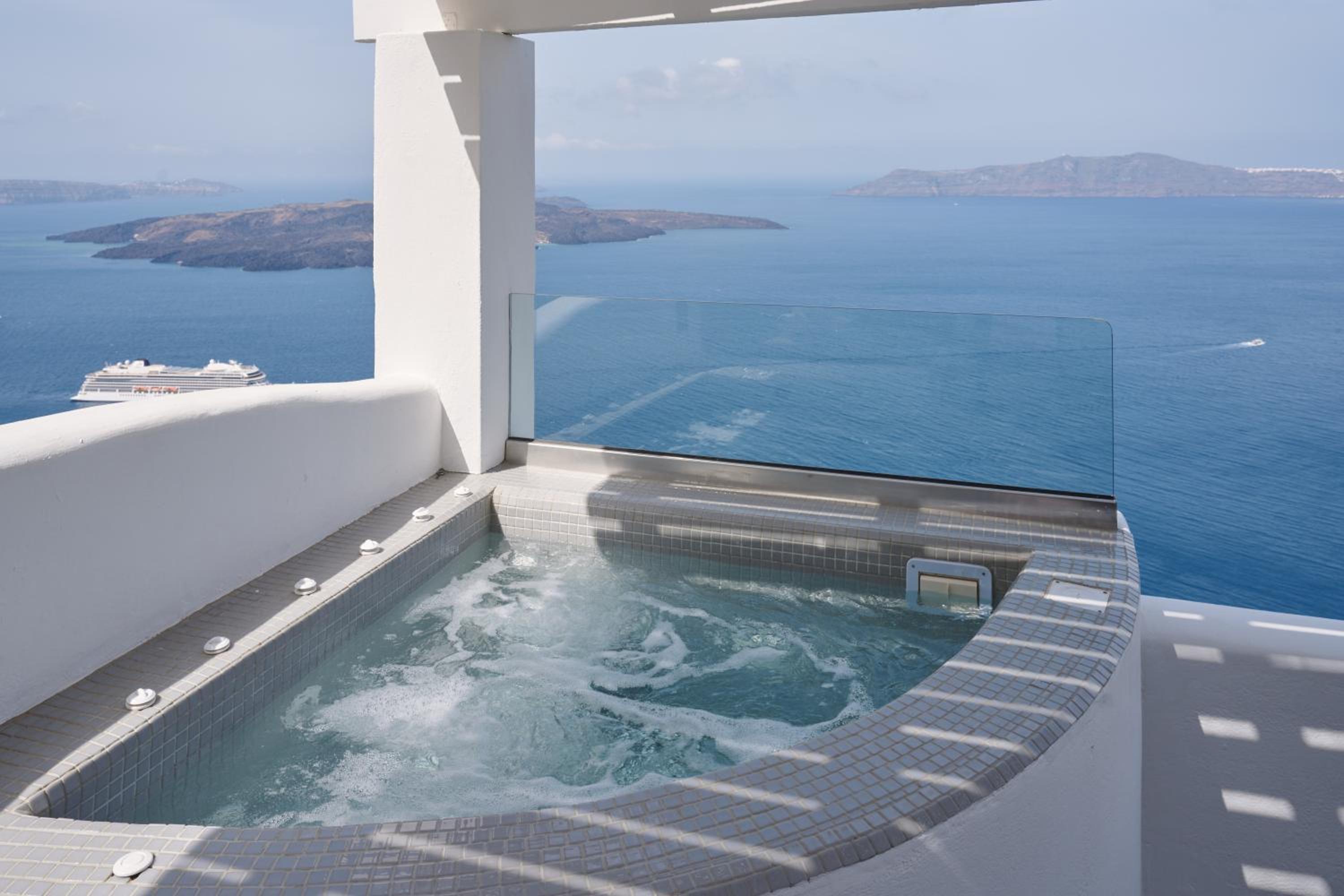 Prestige Double Room with Outdoor Hot Tub and Caldera View - Photo 5