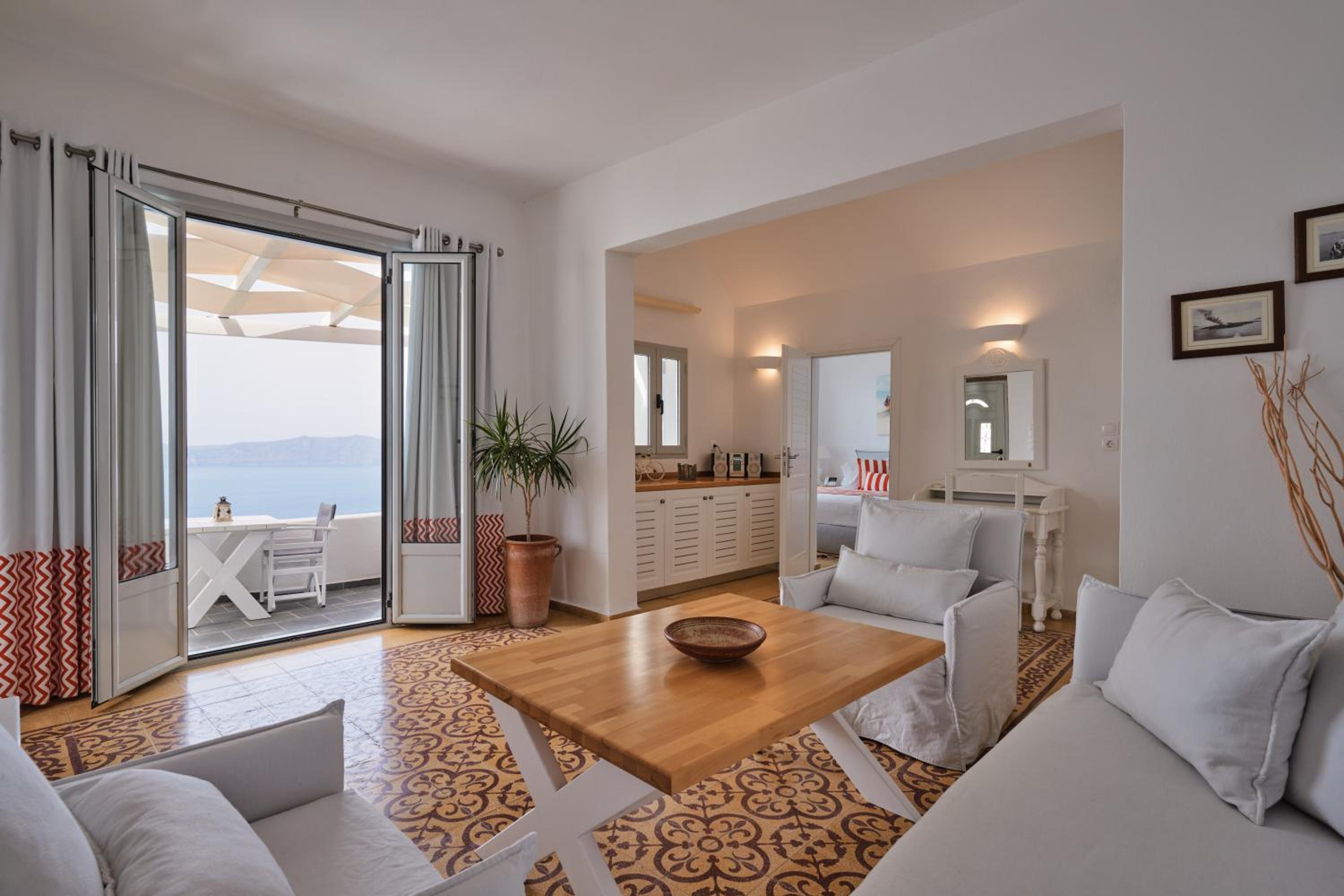 Superior Suite with Caldera View - Photo 4