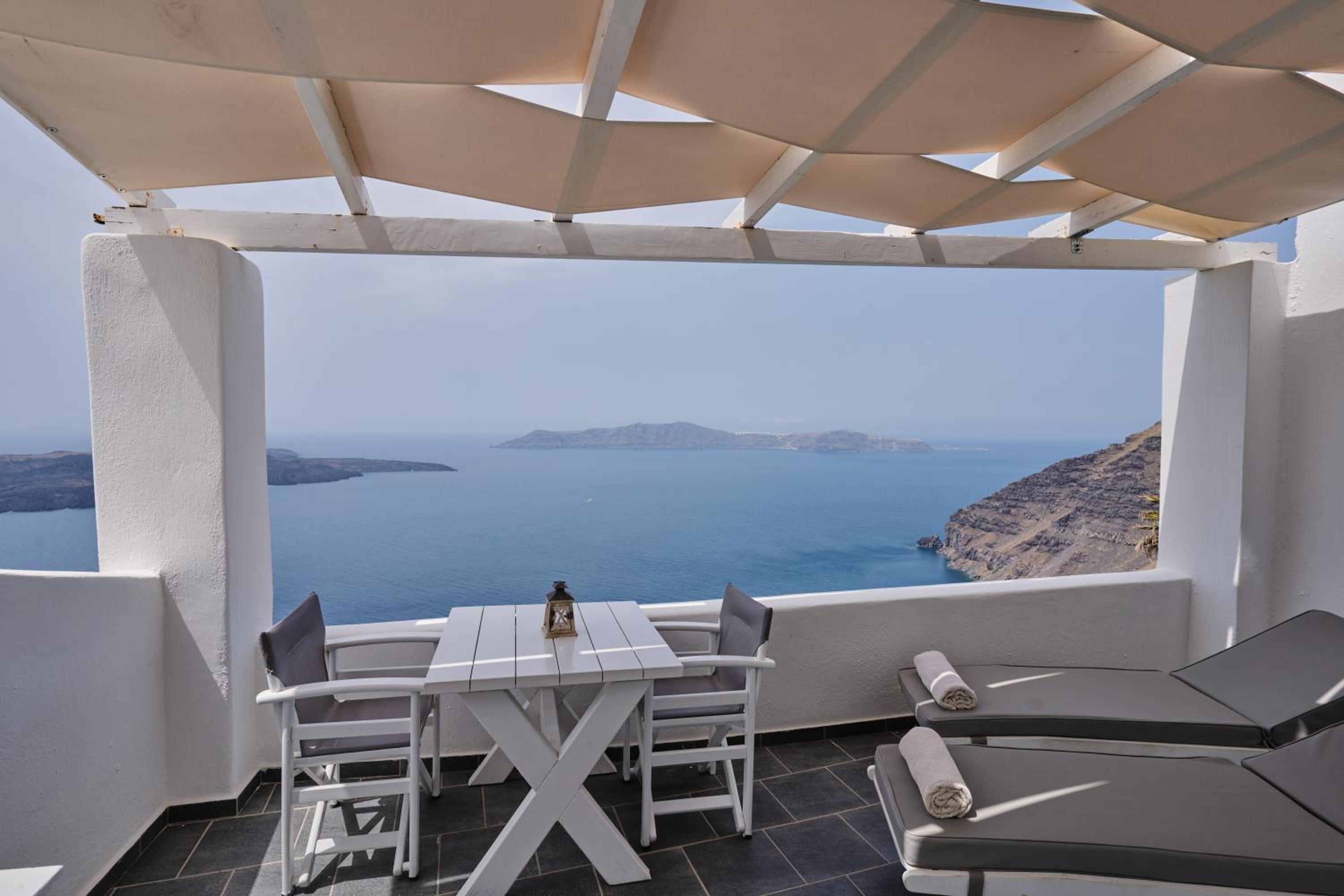 Superior Suite with Caldera View - Photo 2