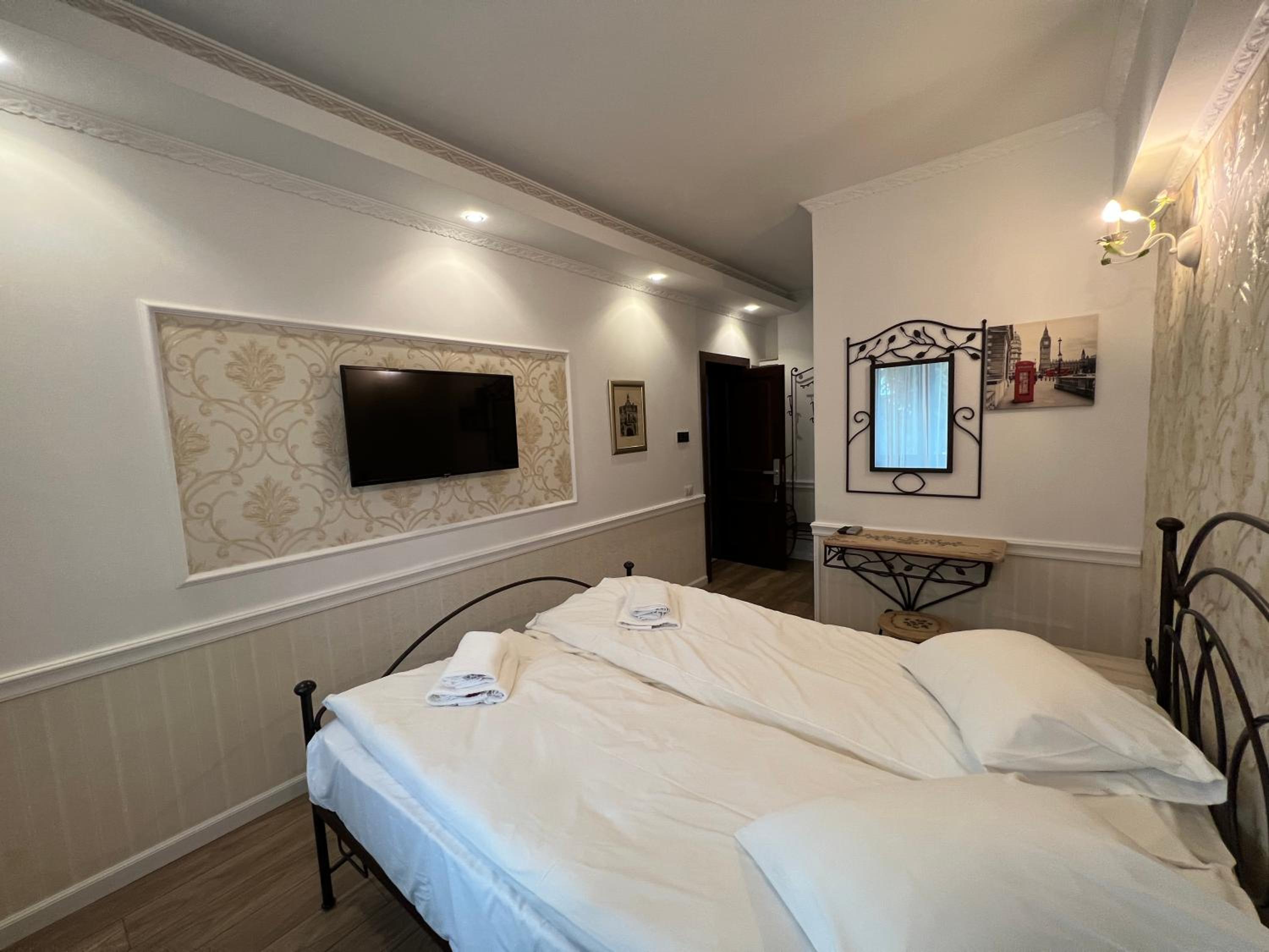 Standard Queen Room - Photo 15