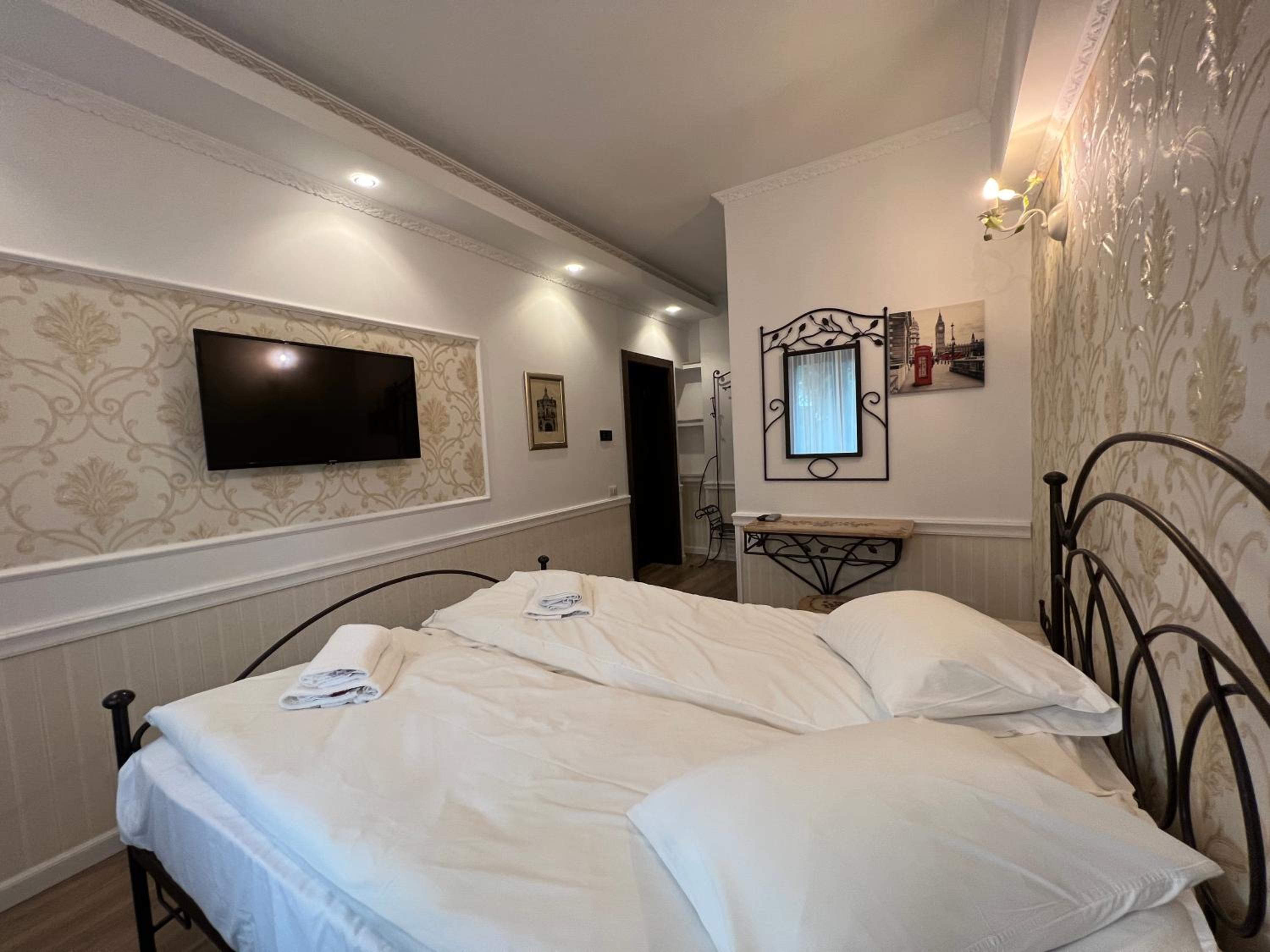 Standard Queen Room - Photo 6