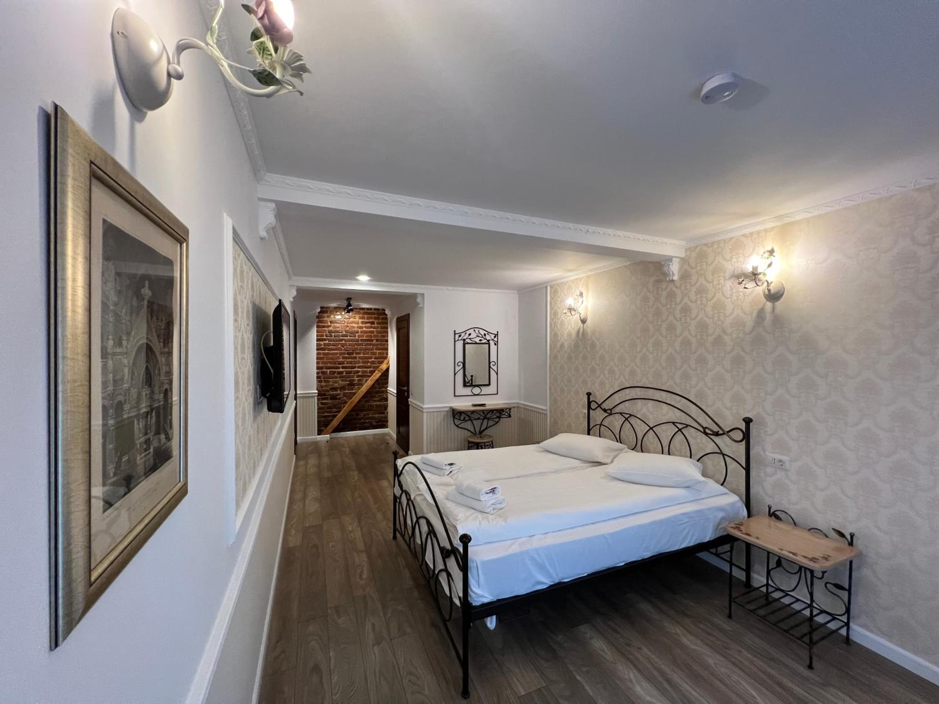 Deluxe Room - Photo 2