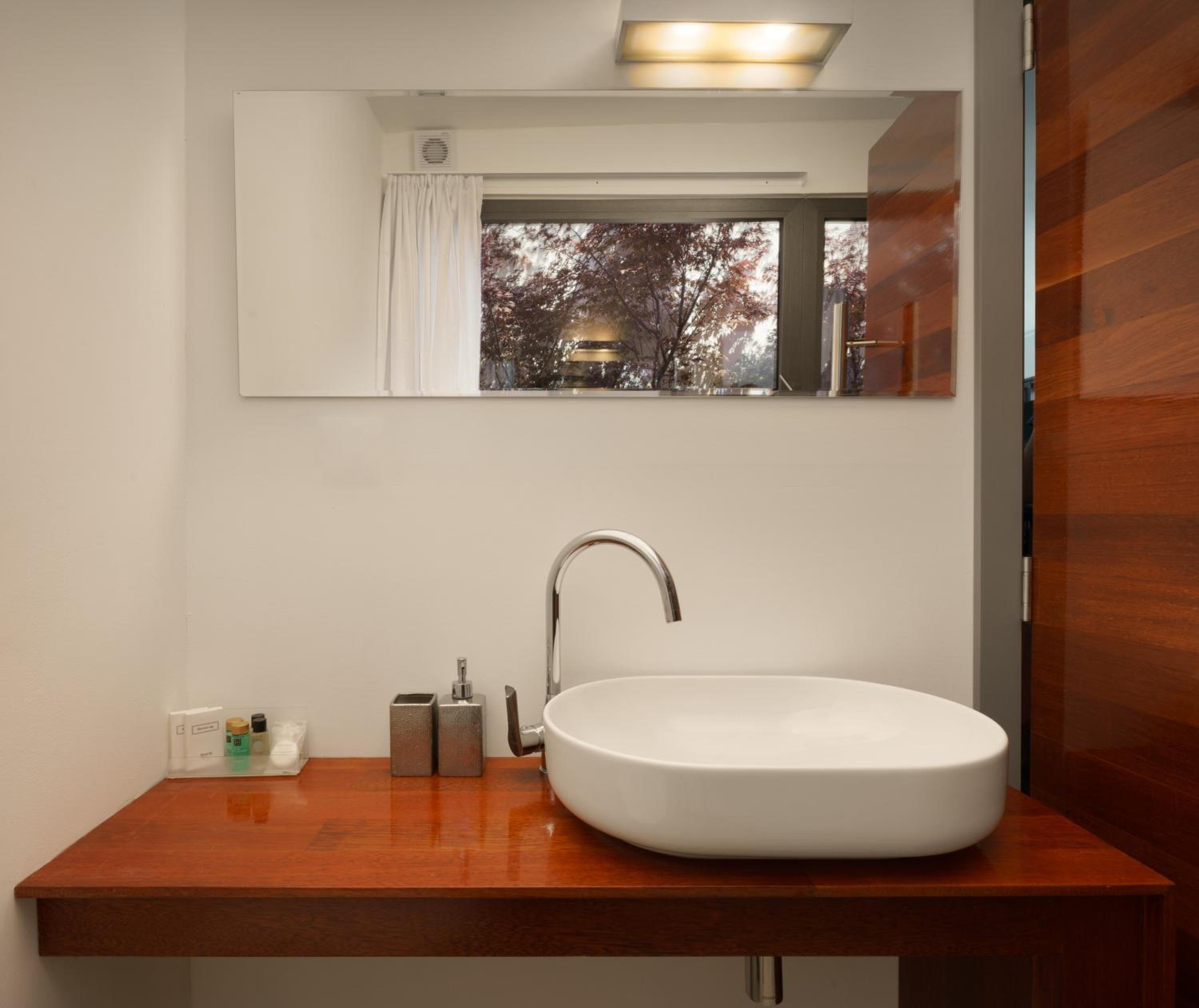 Deluxe Double Room with Bath photo 3