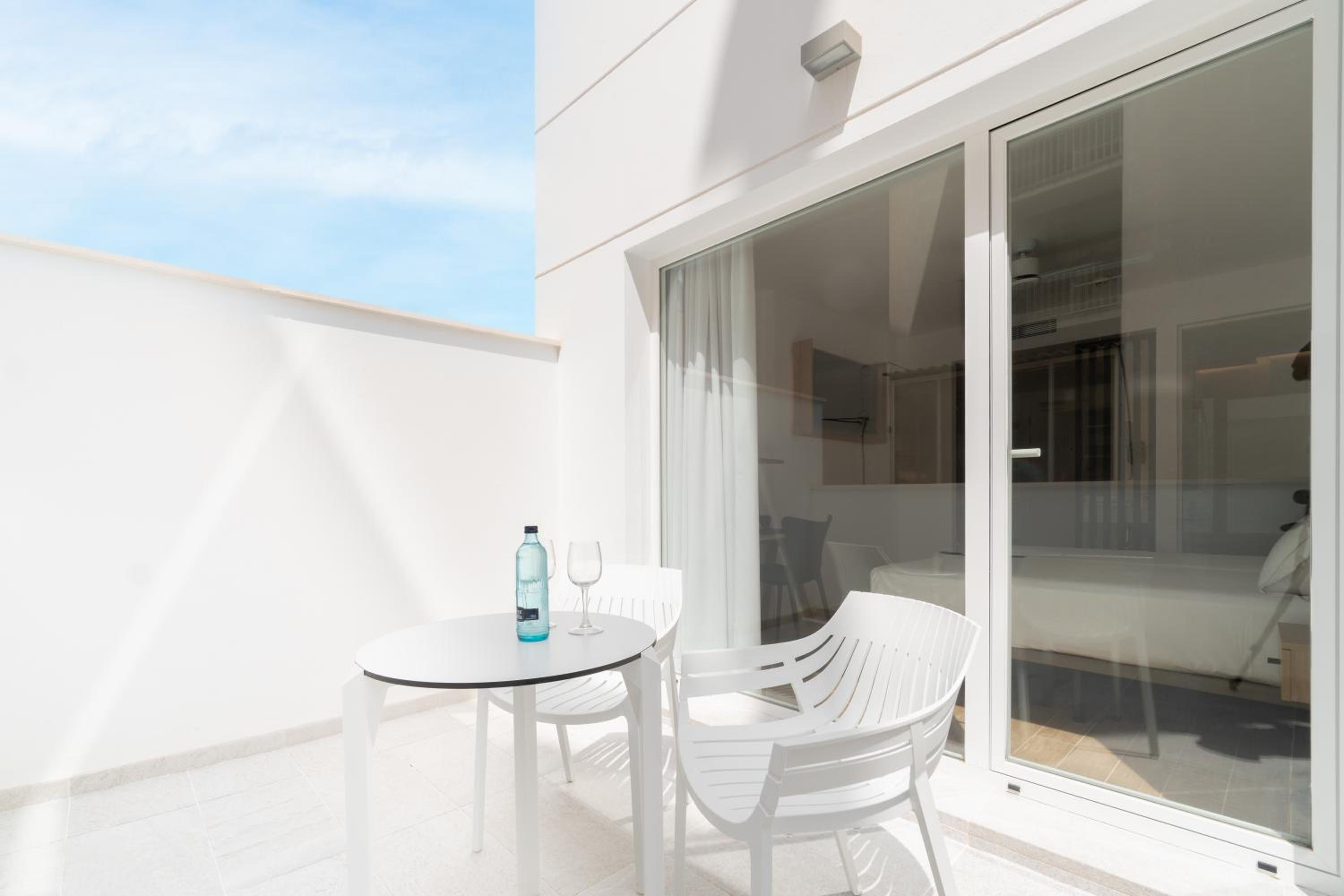 Double Room with Terrace - Photo 2