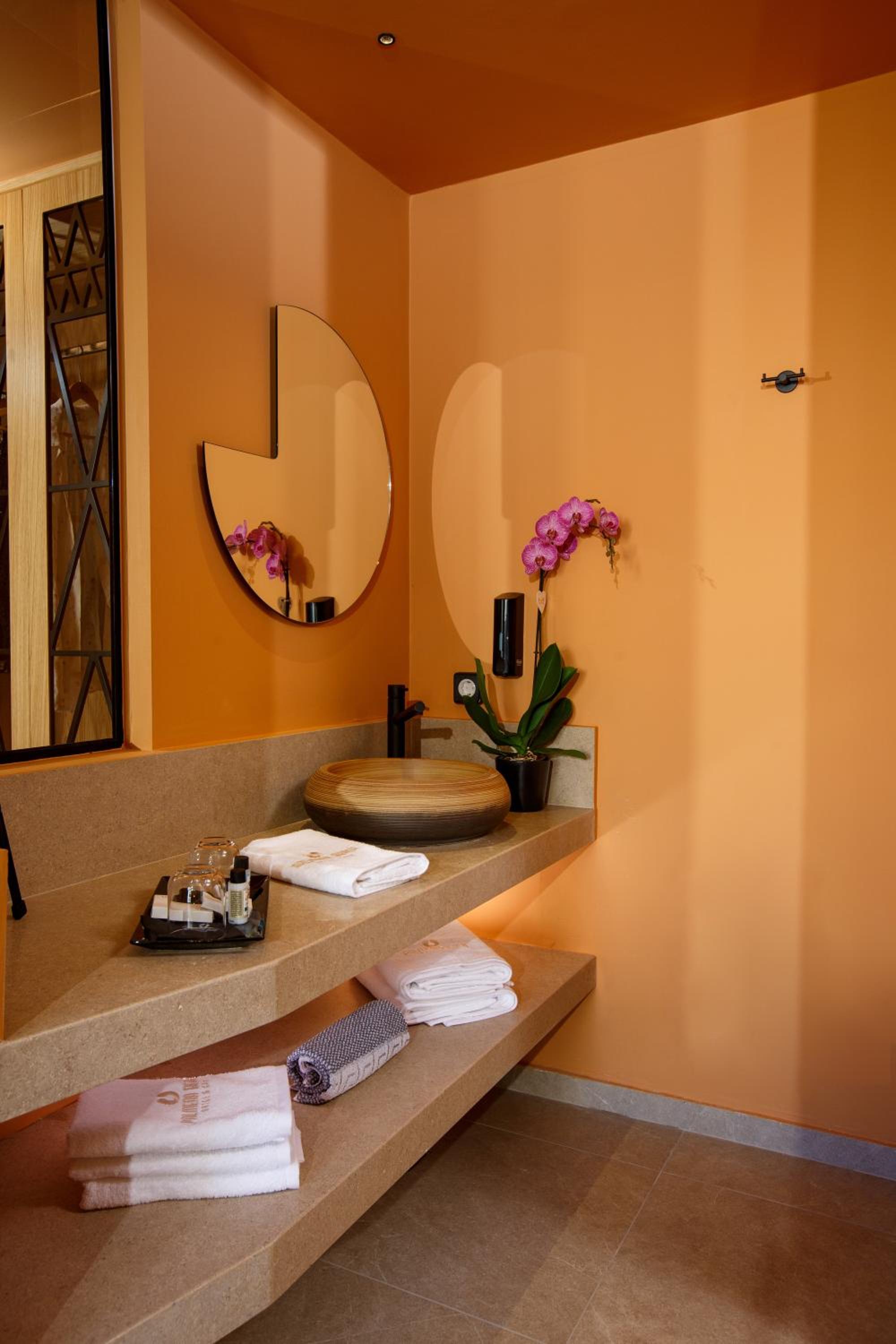 Wellness Jacuzzi Suite - Photo 8