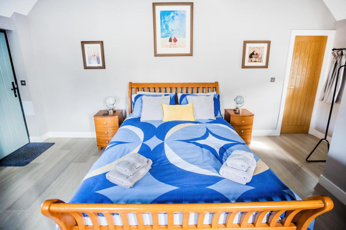 Deluxe King Suite photo 1