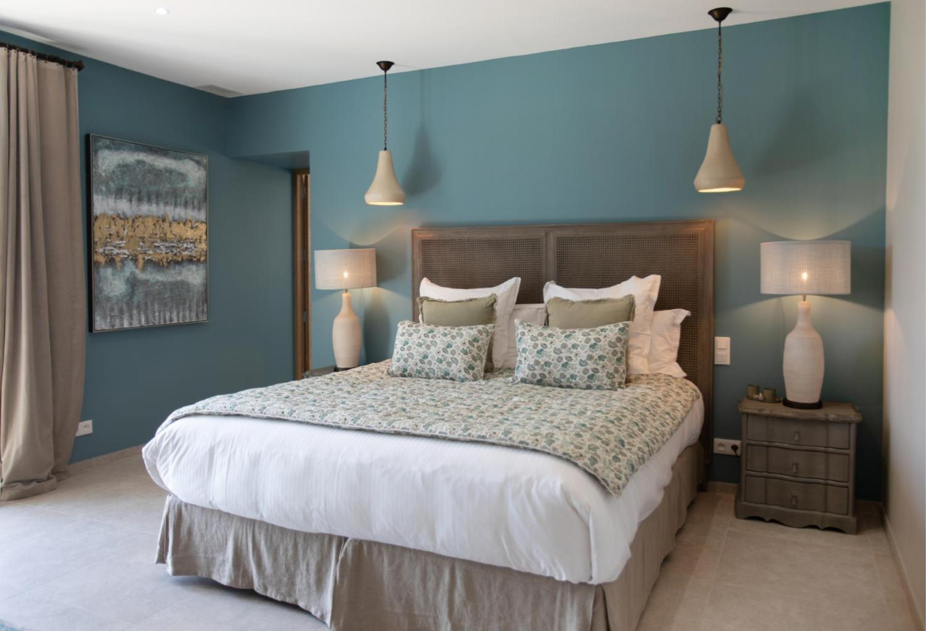 Deluxe King Room photo 1