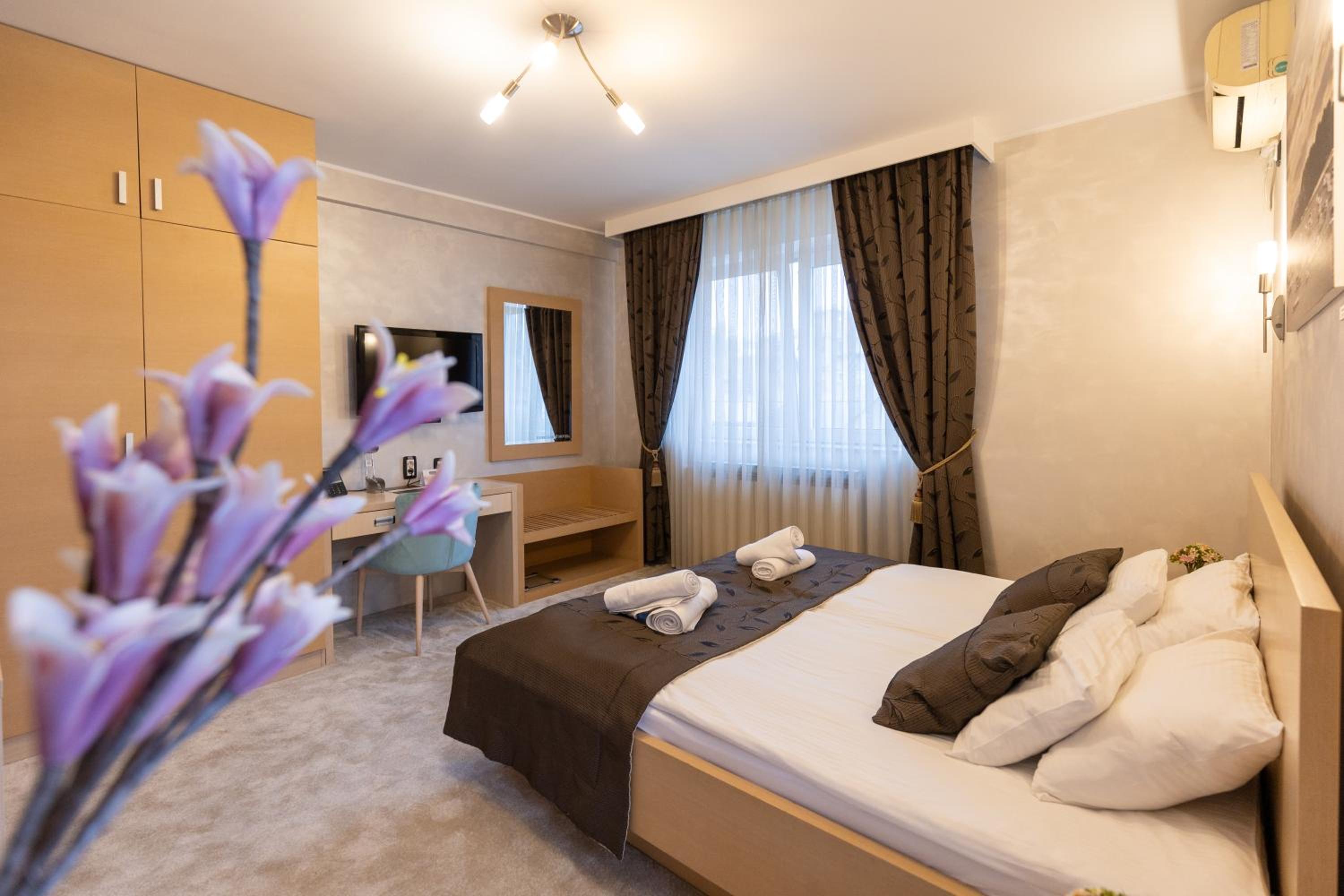 Standard Double Room - Photo 1