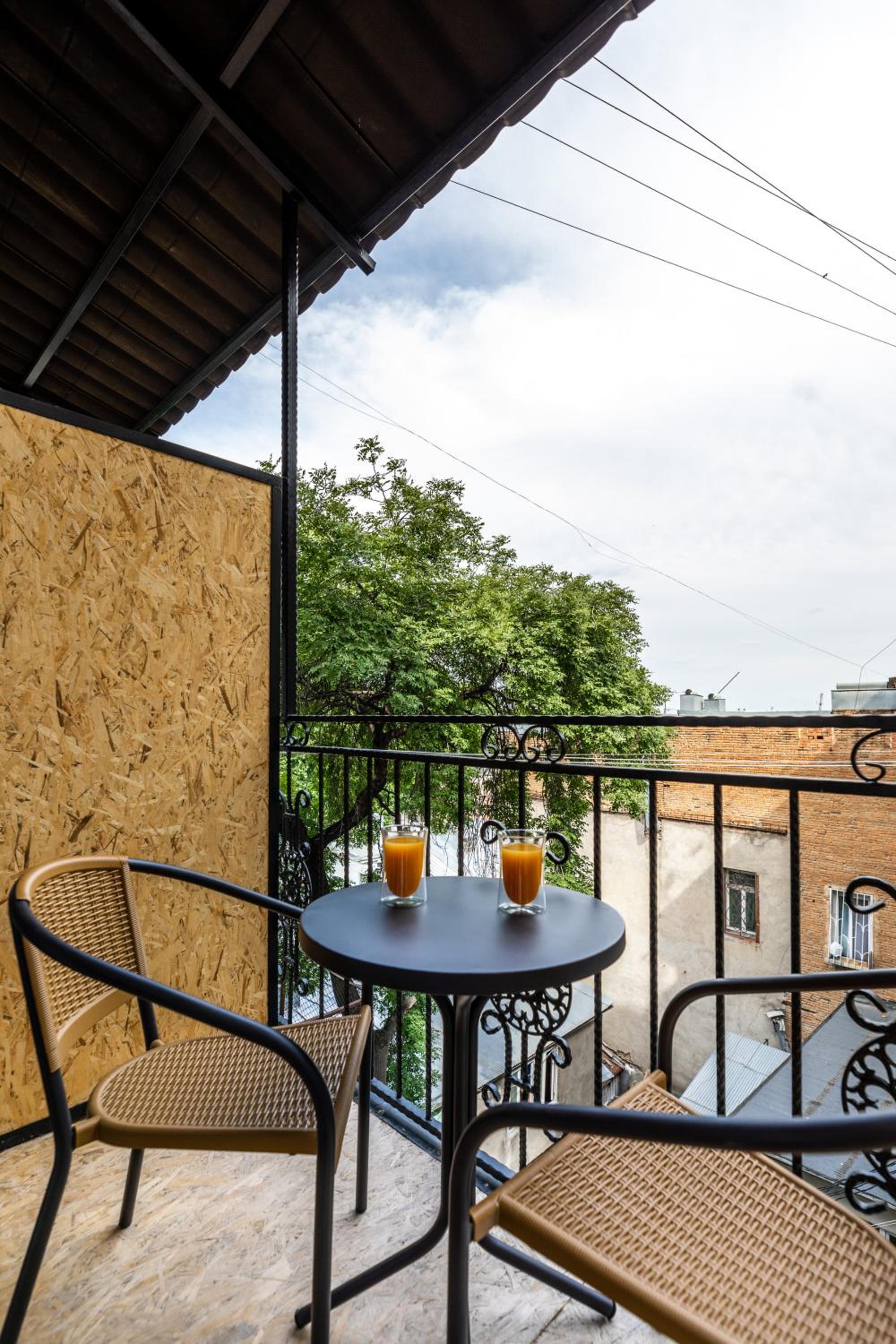 Double Room with Balcony - Photo 4