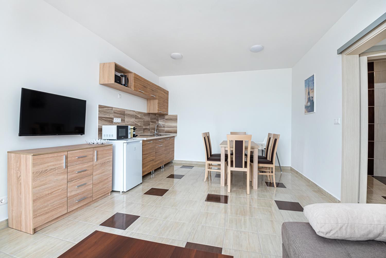 Apartment with Lake View - Photo 6