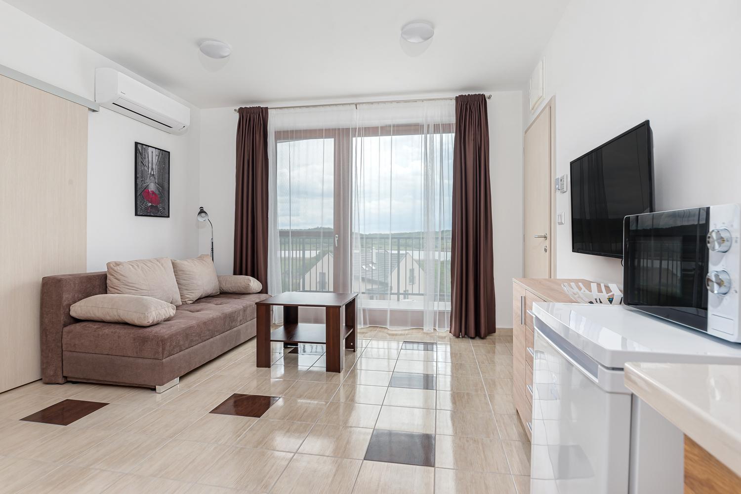Apartment with Lake View - Photo 5