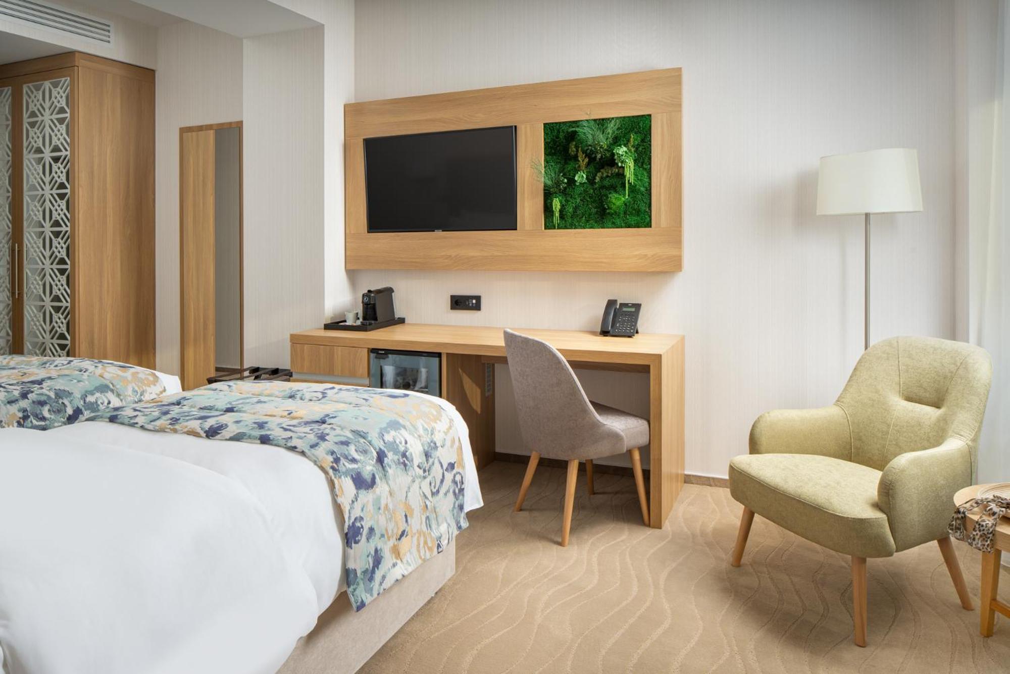 Superior Double or Twin Room - Photo 3