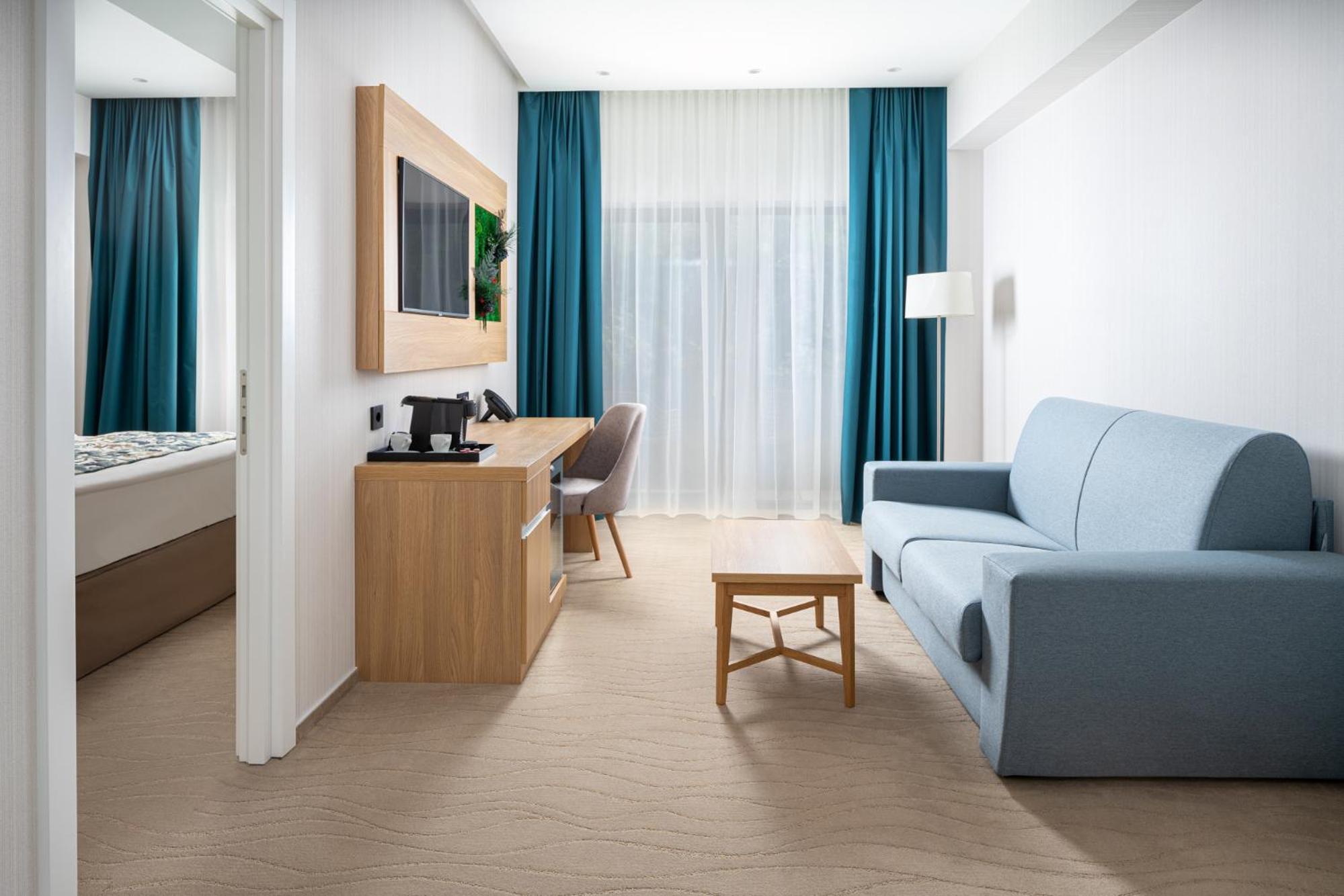 Suite with Balcony - Photo 4