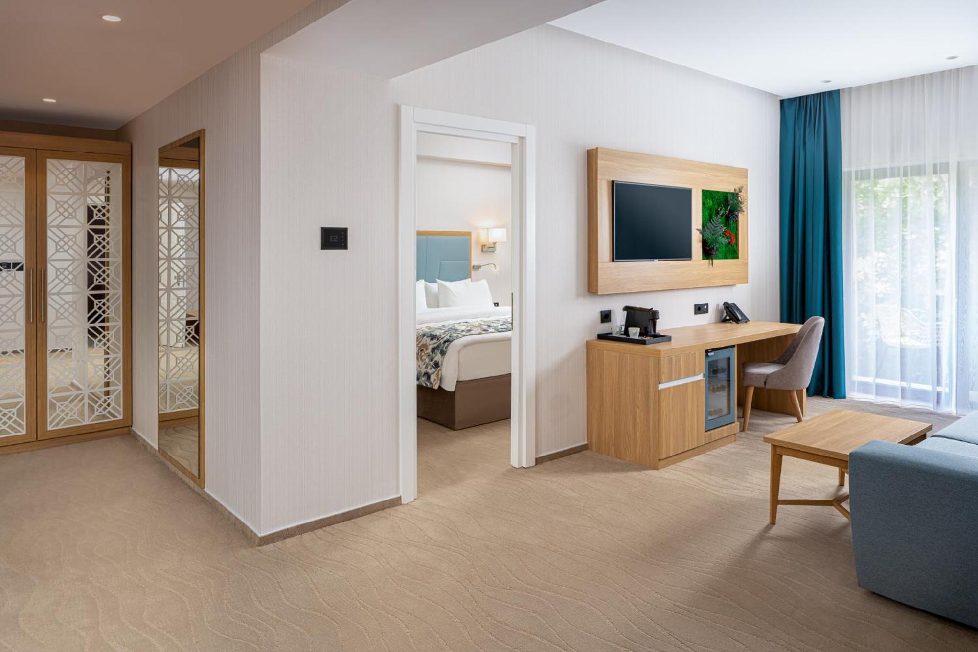 Suite with Balcony - Photo 1