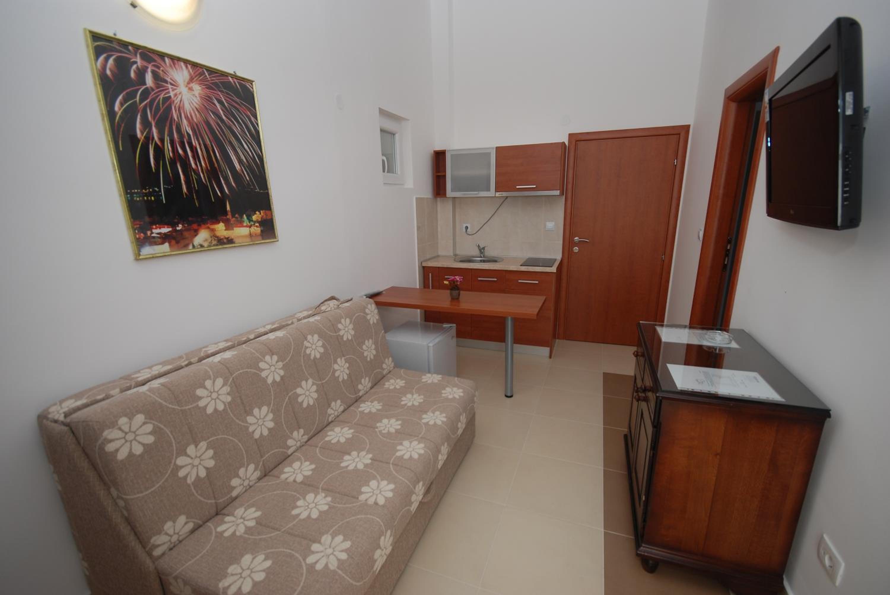 Quadruple Room - Photo 3
