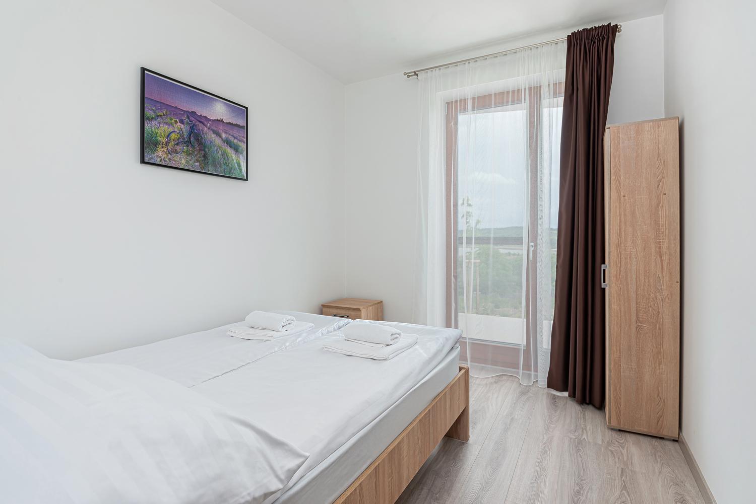 One-Bedroom Apartment - Photo 2