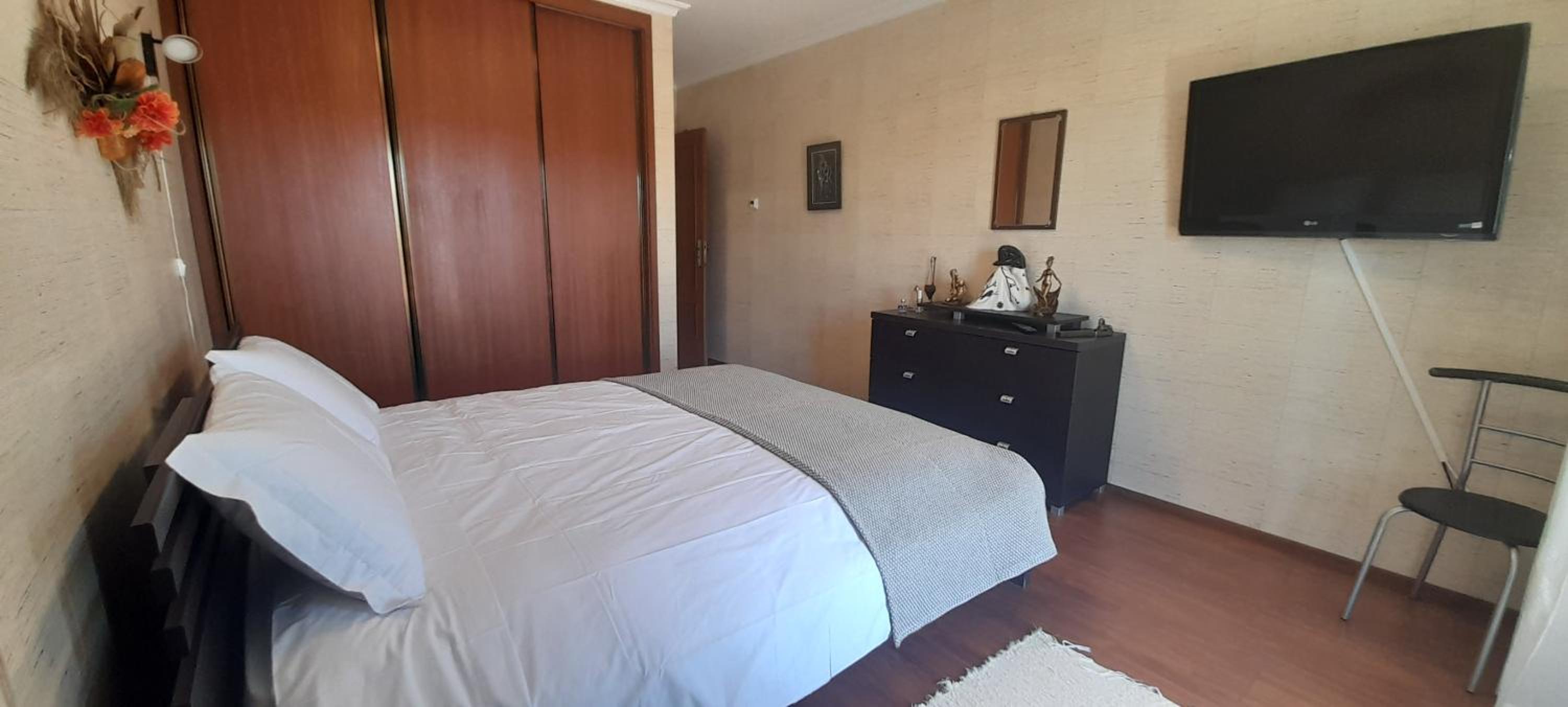 Apartment with Balcony - Photo 23
