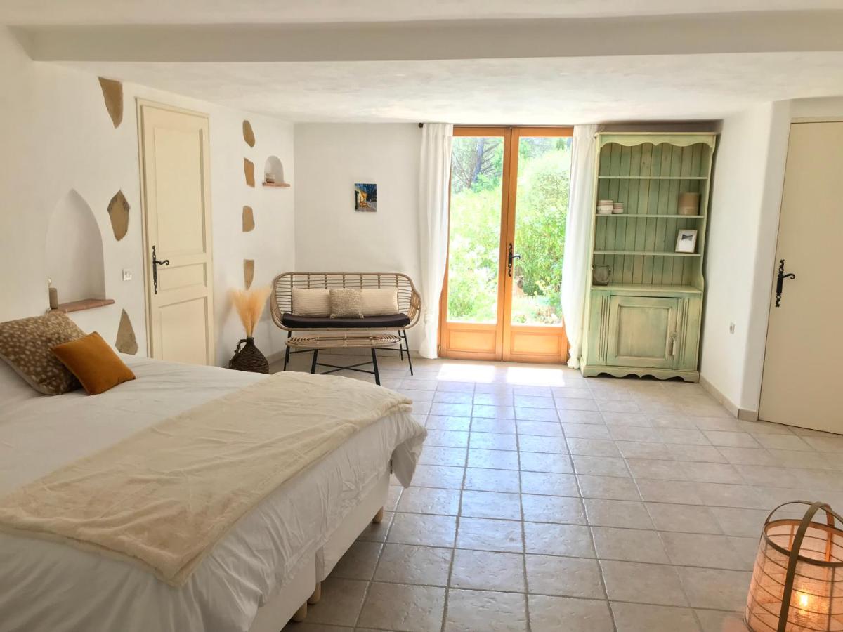 Double Room with Pool View photo 1