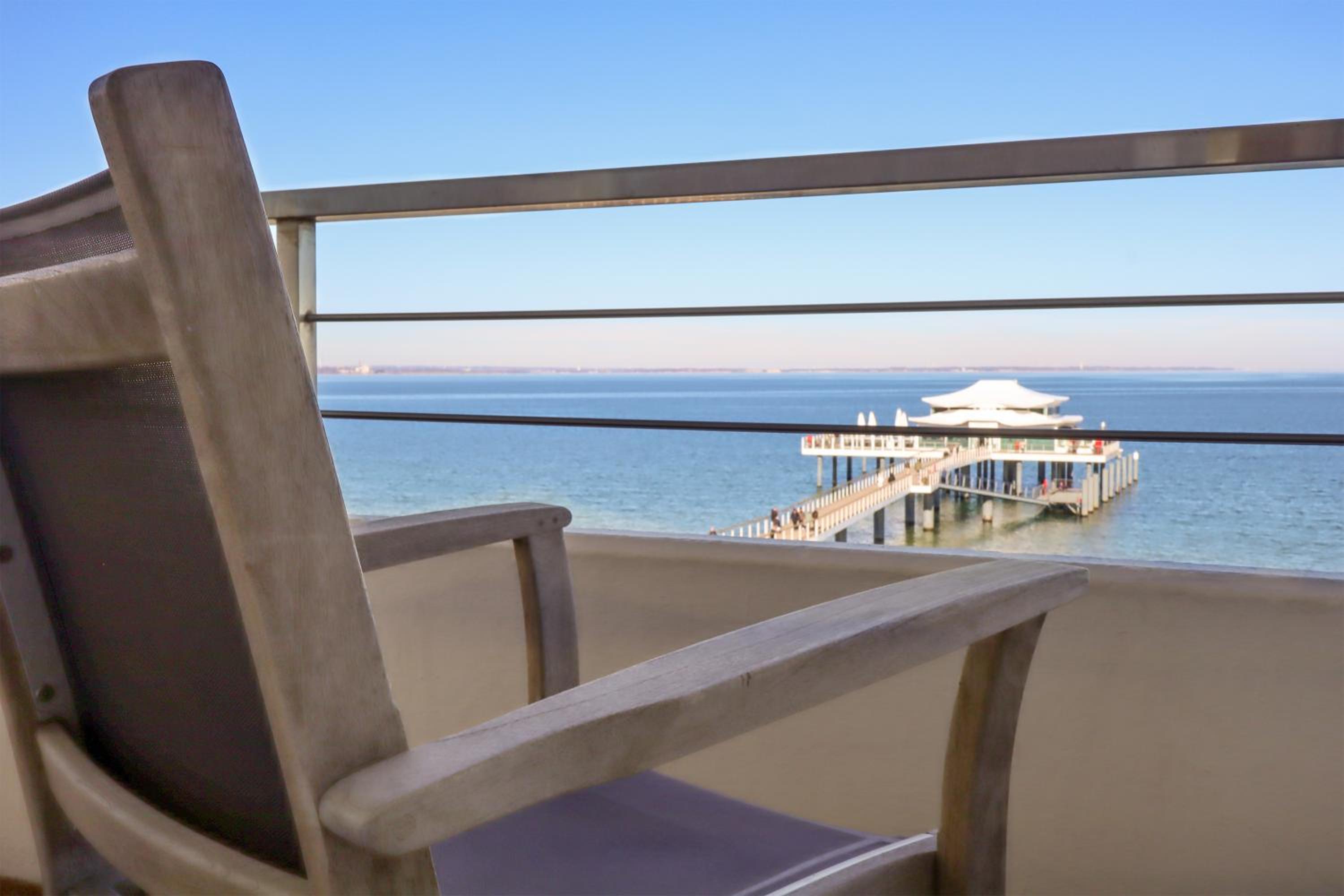 Suite (Sea and Land View) - Photo 3