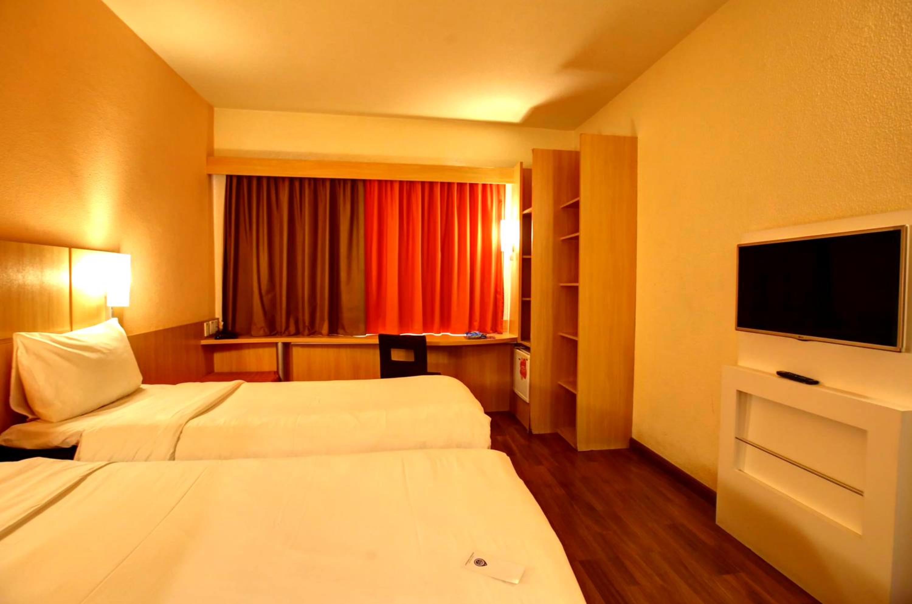 Standard Twin Room - Photo 2